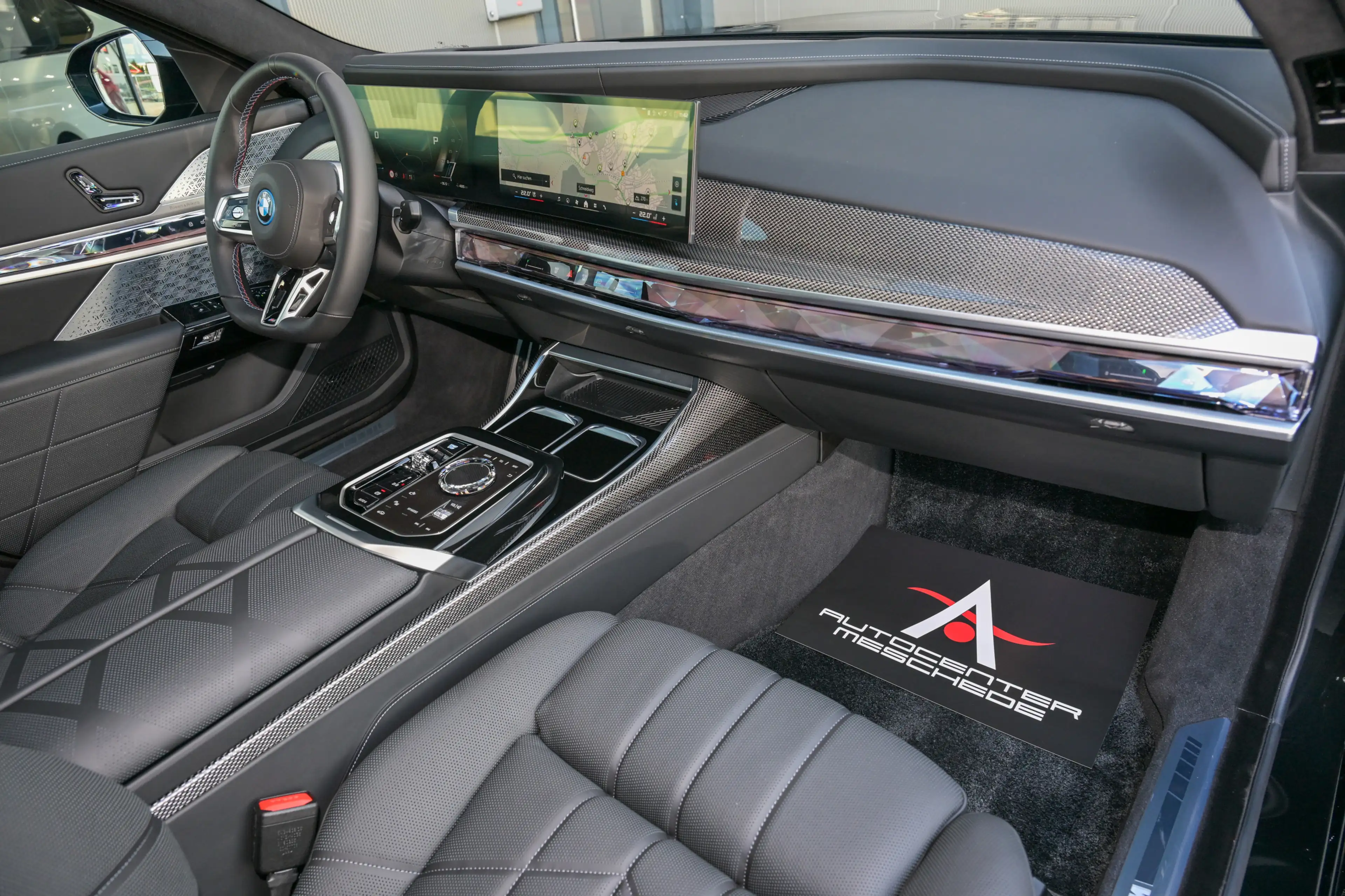 BMW i7 M70 xDrive Executive Lounge* Theatre Screen* — photo 11