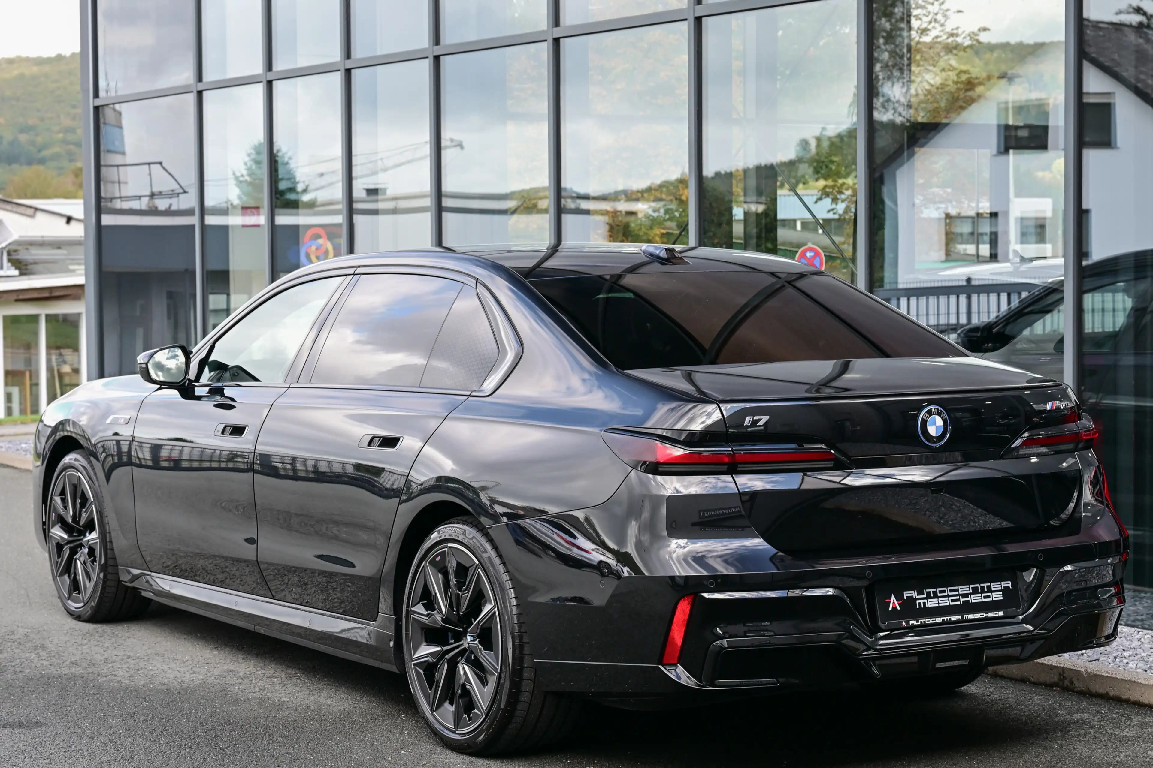 BMW i7 M70 xDrive Executive Lounge* Theatre Screen* — photo 5