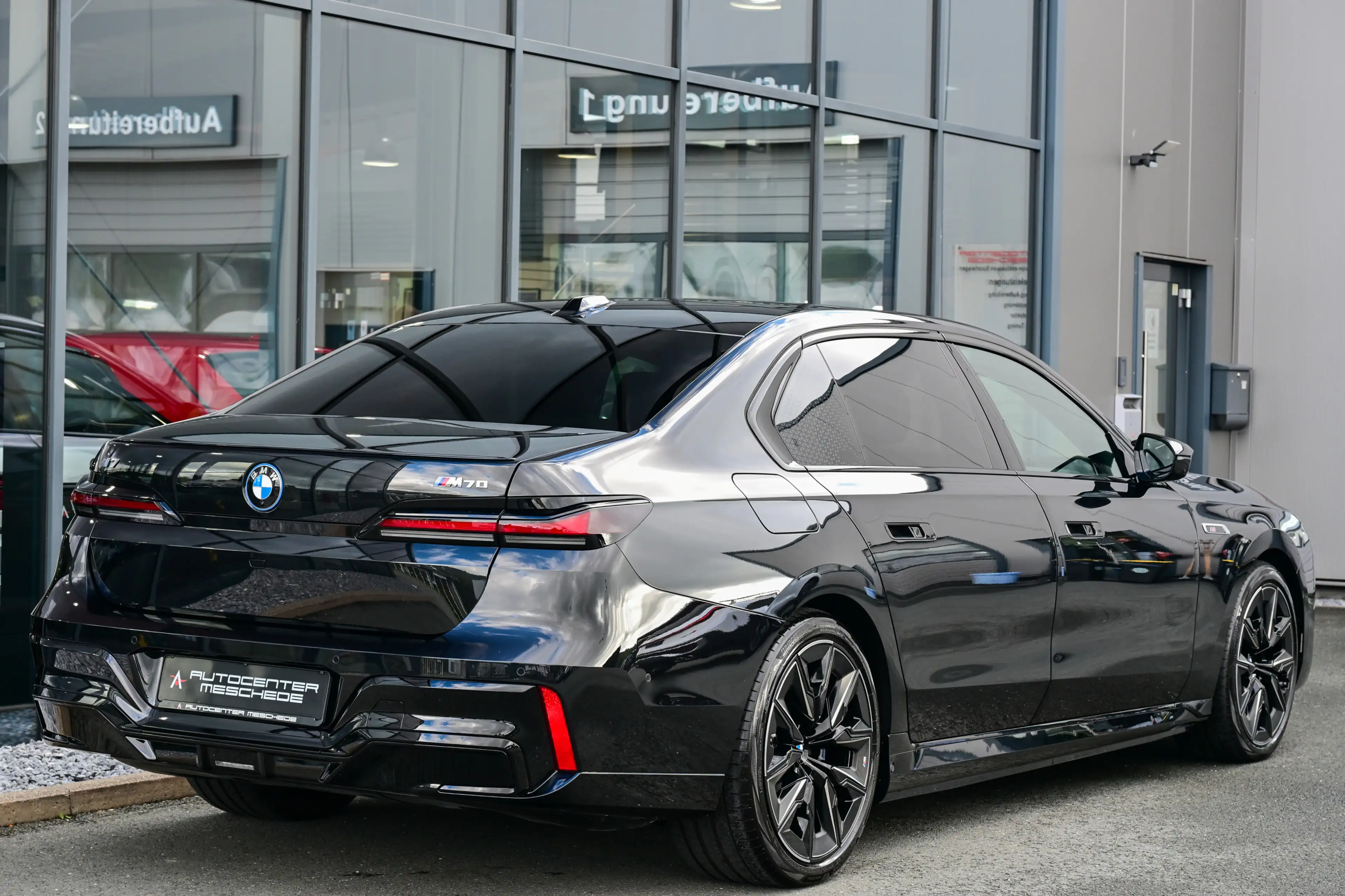 BMW i7 M70 xDrive Executive Lounge* Theatre Screen* — photo 4