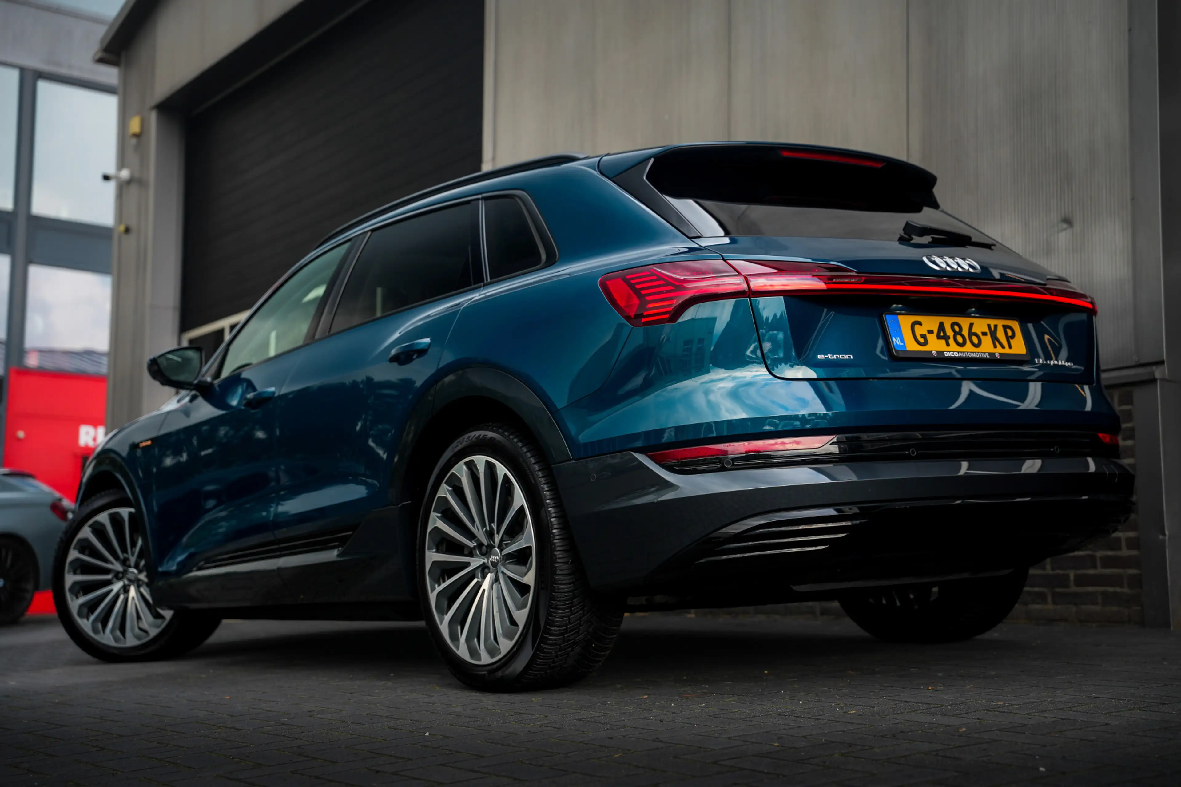 Audi e-tron 55 Quattro 408 pk Advanced 95 kWh Audi-Design / NL — photo 3