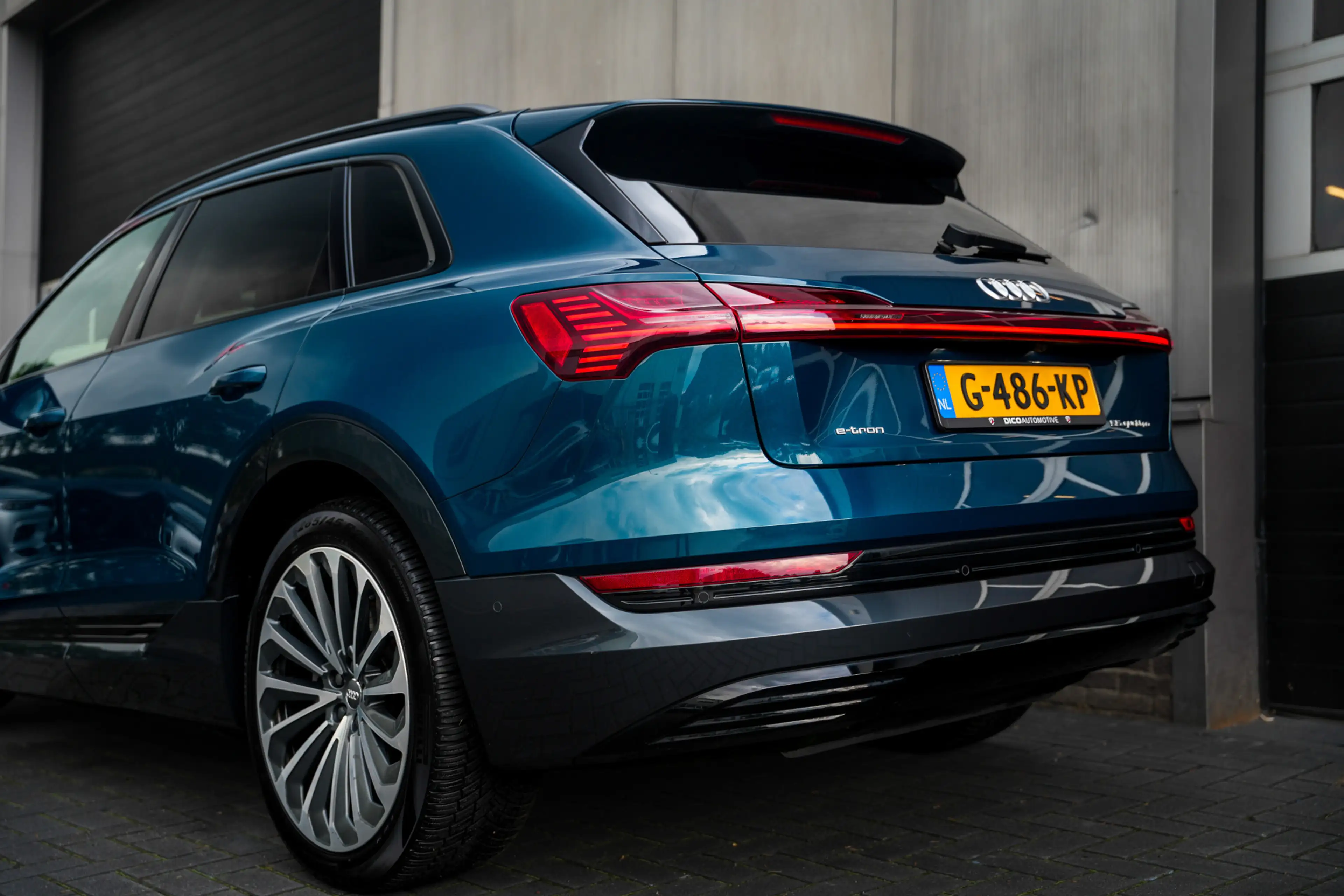 Audi e-tron 55 Quattro 408 pk Advanced 95 kWh Audi-Design / NL — photo 10