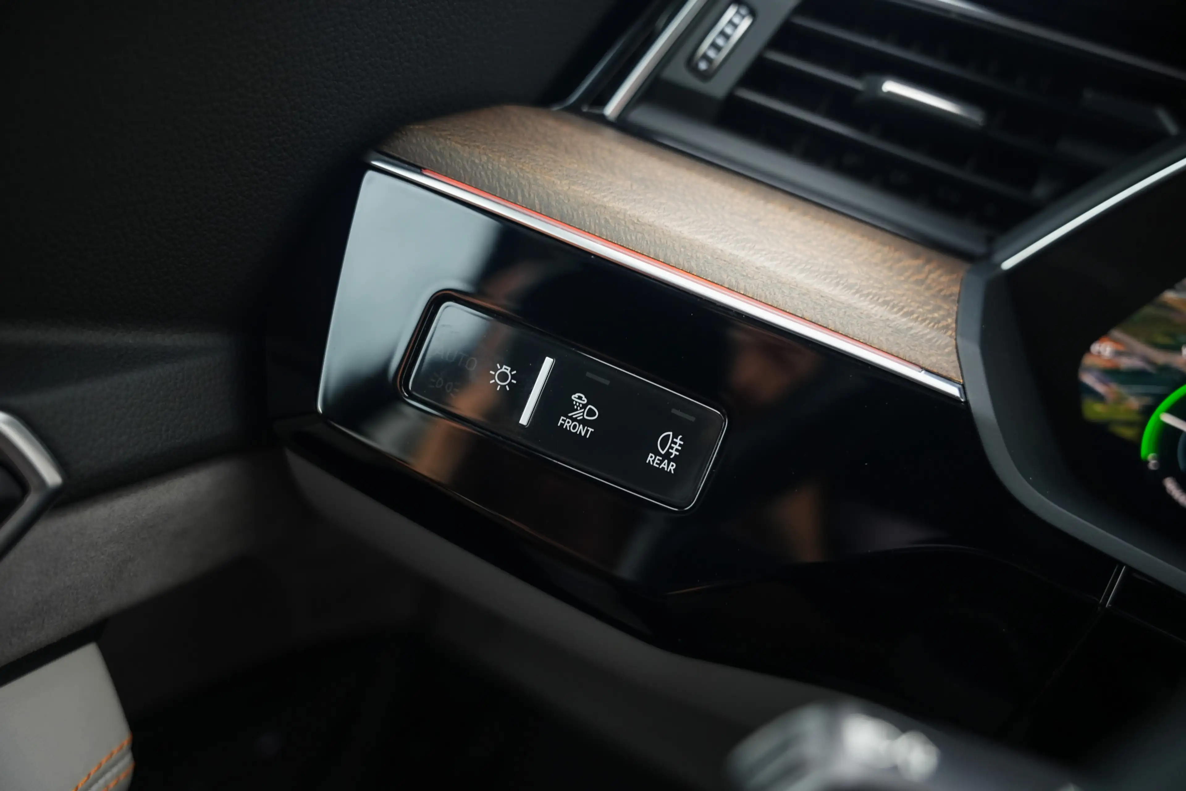 Audi e-tron 55 Quattro 408 pk Advanced 95 kWh Audi-Design / NL — photo 27