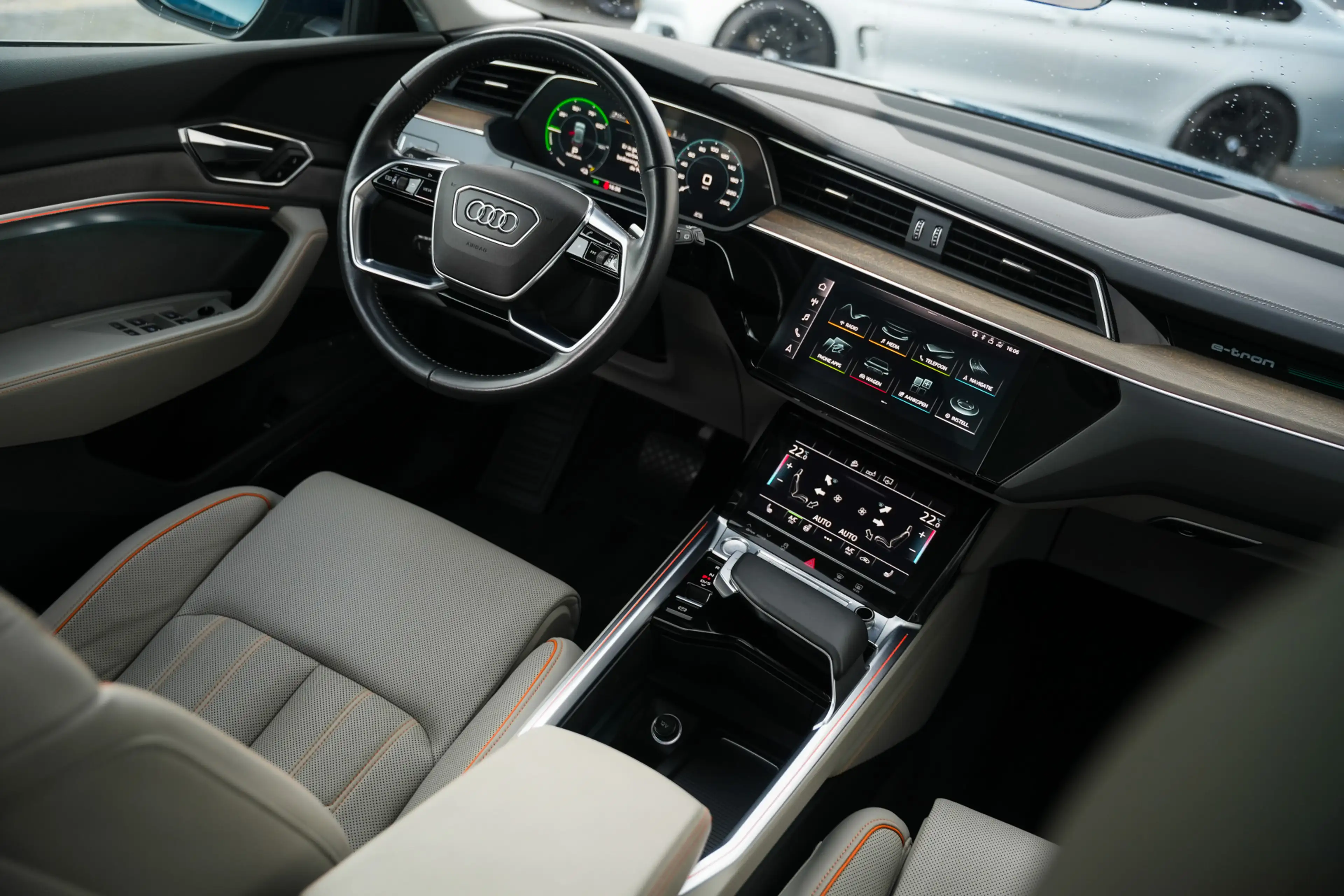 Audi e-tron 55 Quattro 408 pk Advanced 95 kWh Audi-Design / NL — photo 19