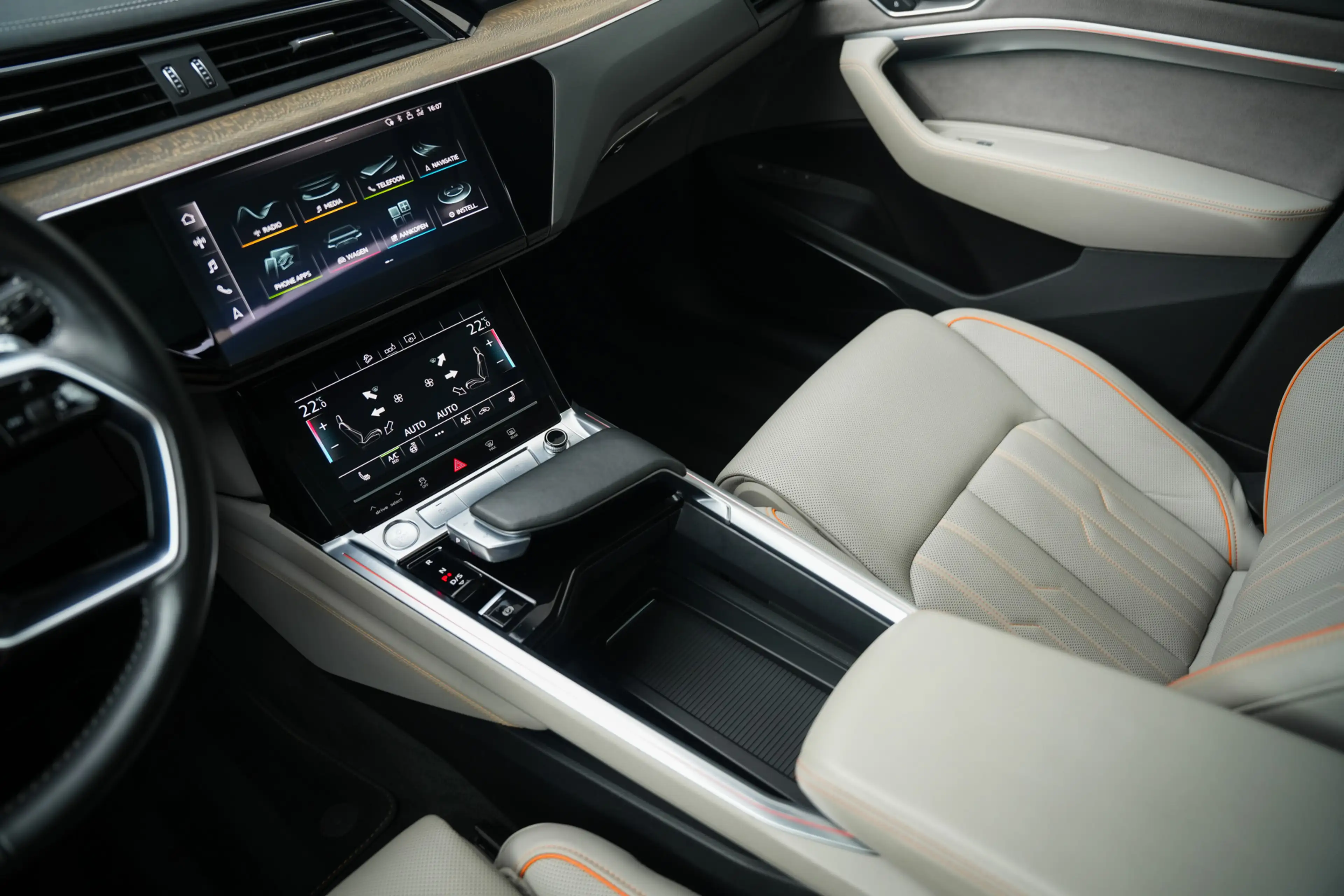 Audi e-tron 55 Quattro 408 pk Advanced 95 kWh Audi-Design / NL — photo 28