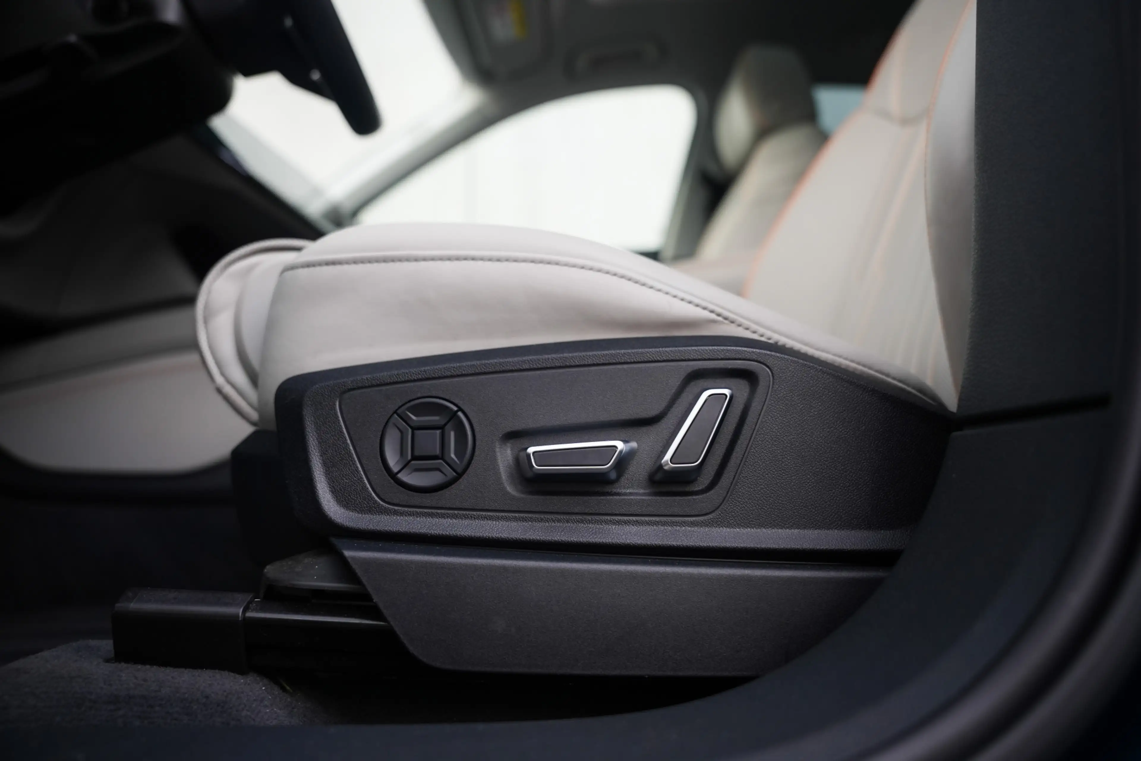 Audi e-tron 55 Quattro 408 pk Advanced 95 kWh Audi-Design / NL — photo 16