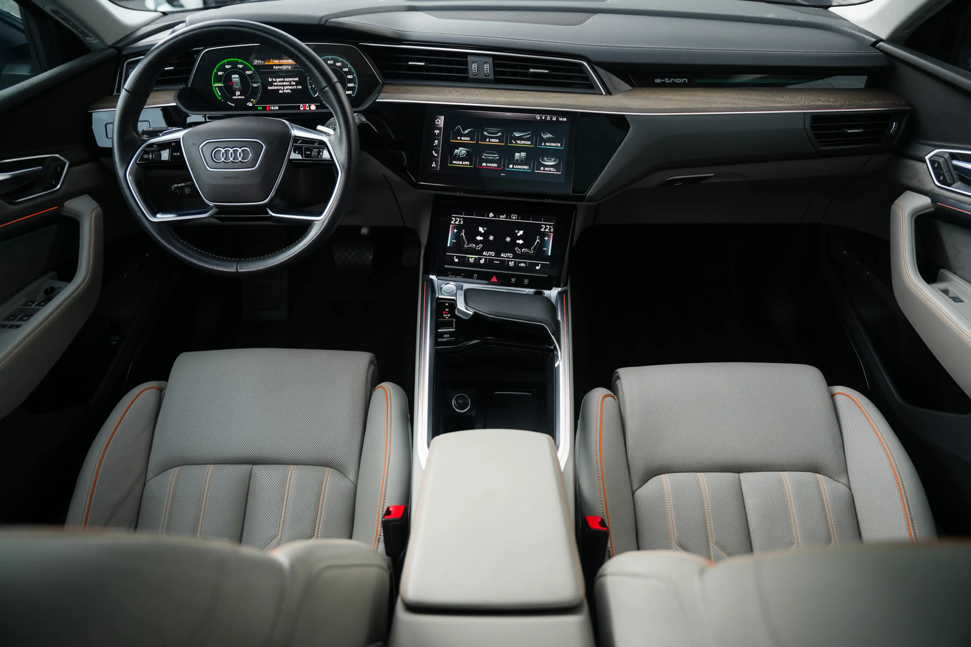 Audi e-tron 55 Quattro 408 pk Advanced 95 kWh Audi-Design / NL — photo 6