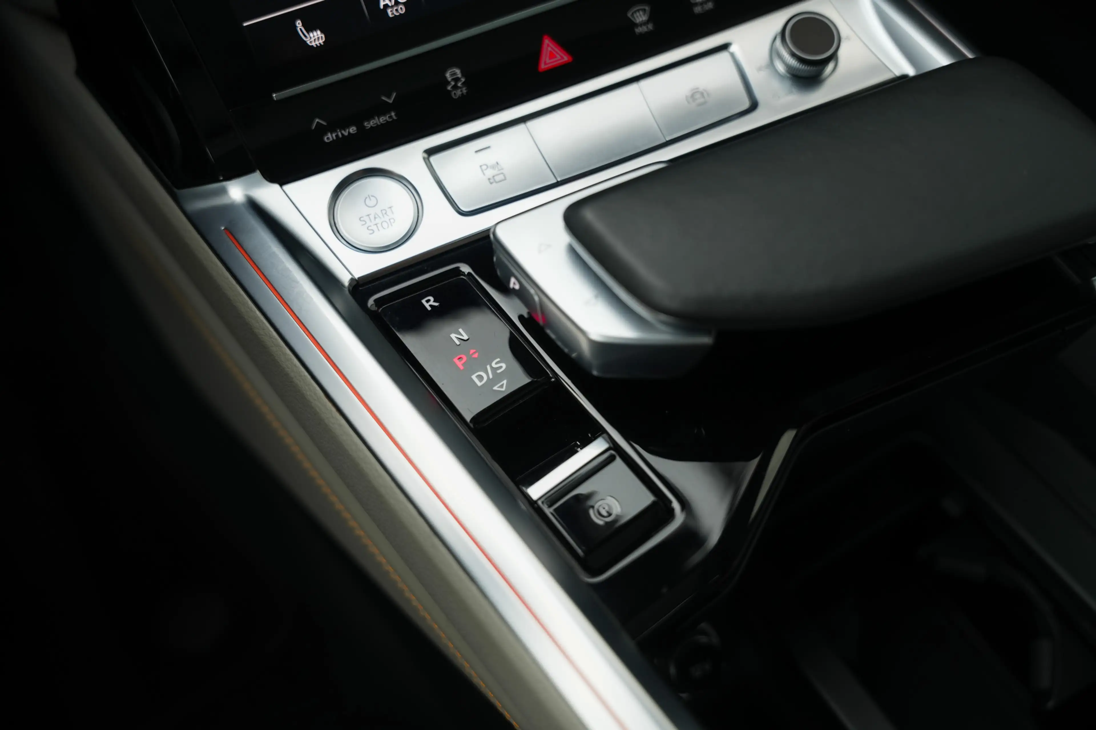 Audi e-tron 55 Quattro 408 pk Advanced 95 kWh Audi-Design / NL — photo 31