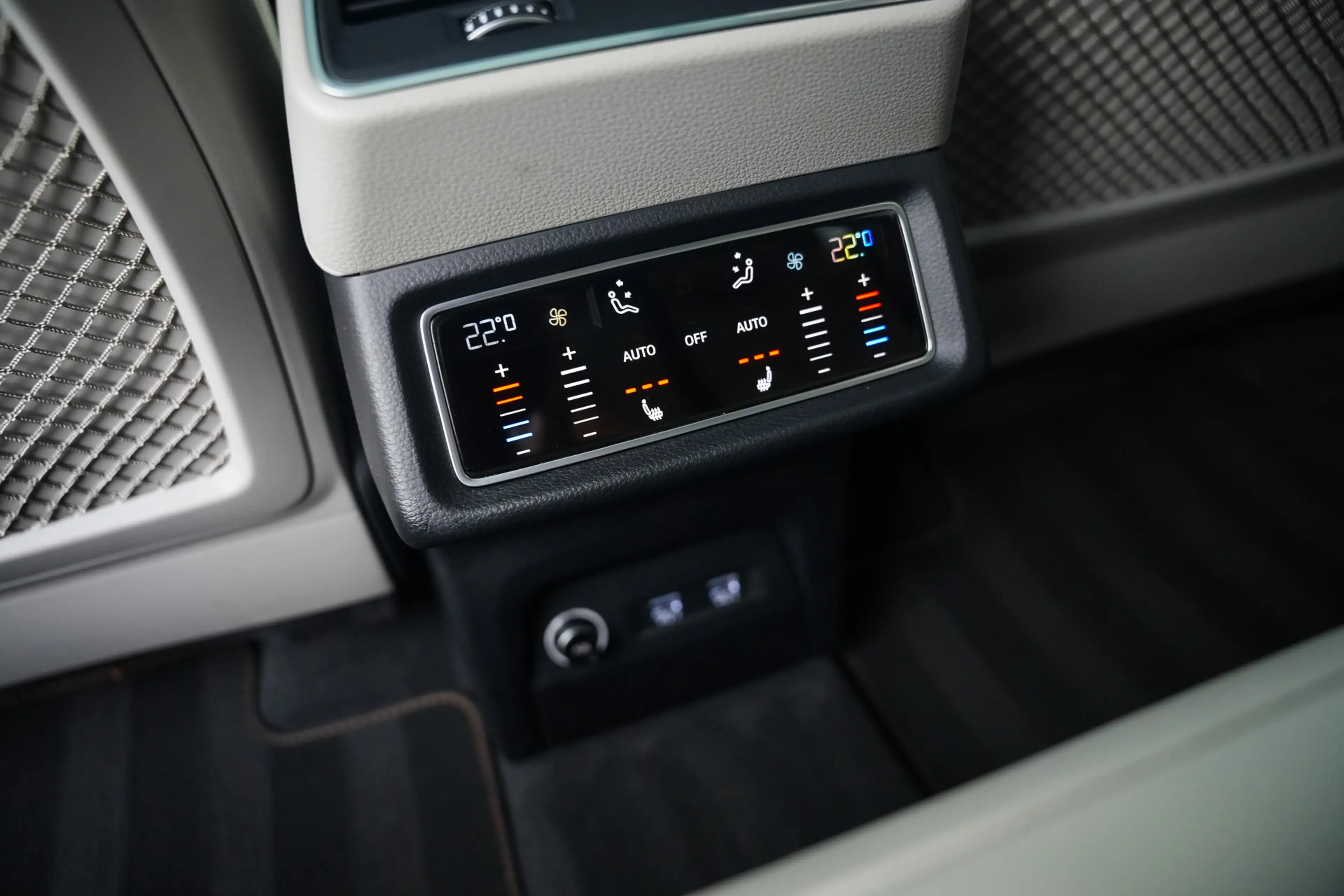 Audi e-tron 55 Quattro 408 pk Advanced 95 kWh Audi-Design / NL — photo 18