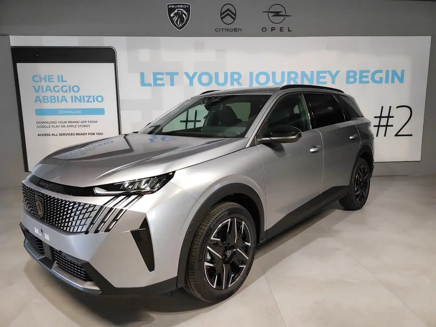 Peugeot 5008 Hybrid 136 e-DCS 6 Allure Pack Silber - 1