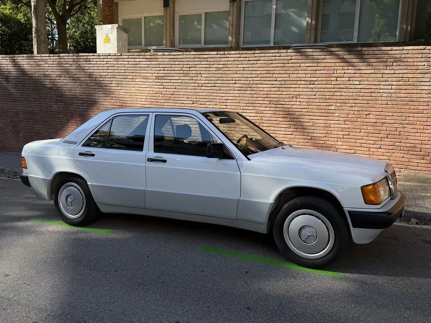 Mercedes-Benz 190 - 1