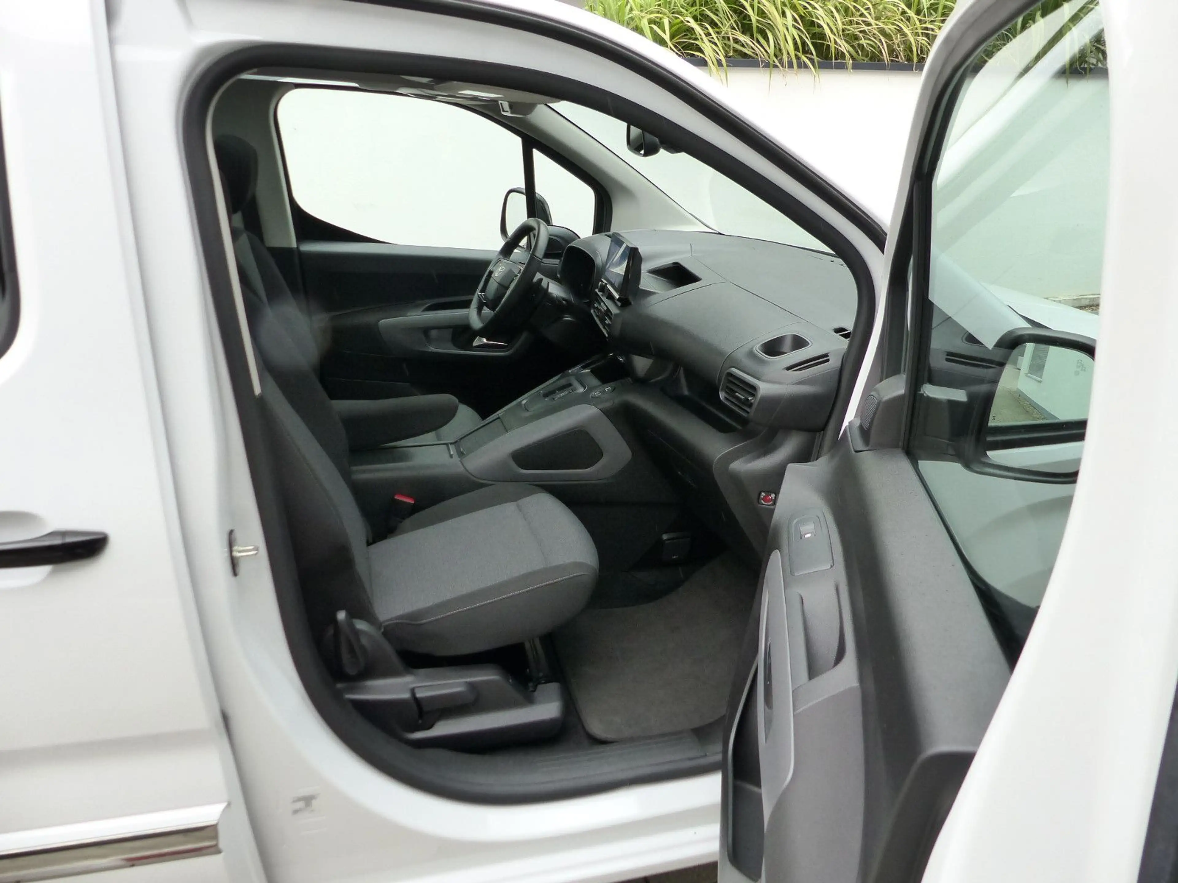 Toyota Proace City Verso 1.5 D Aut. Lounge PANO Navi — photo 6