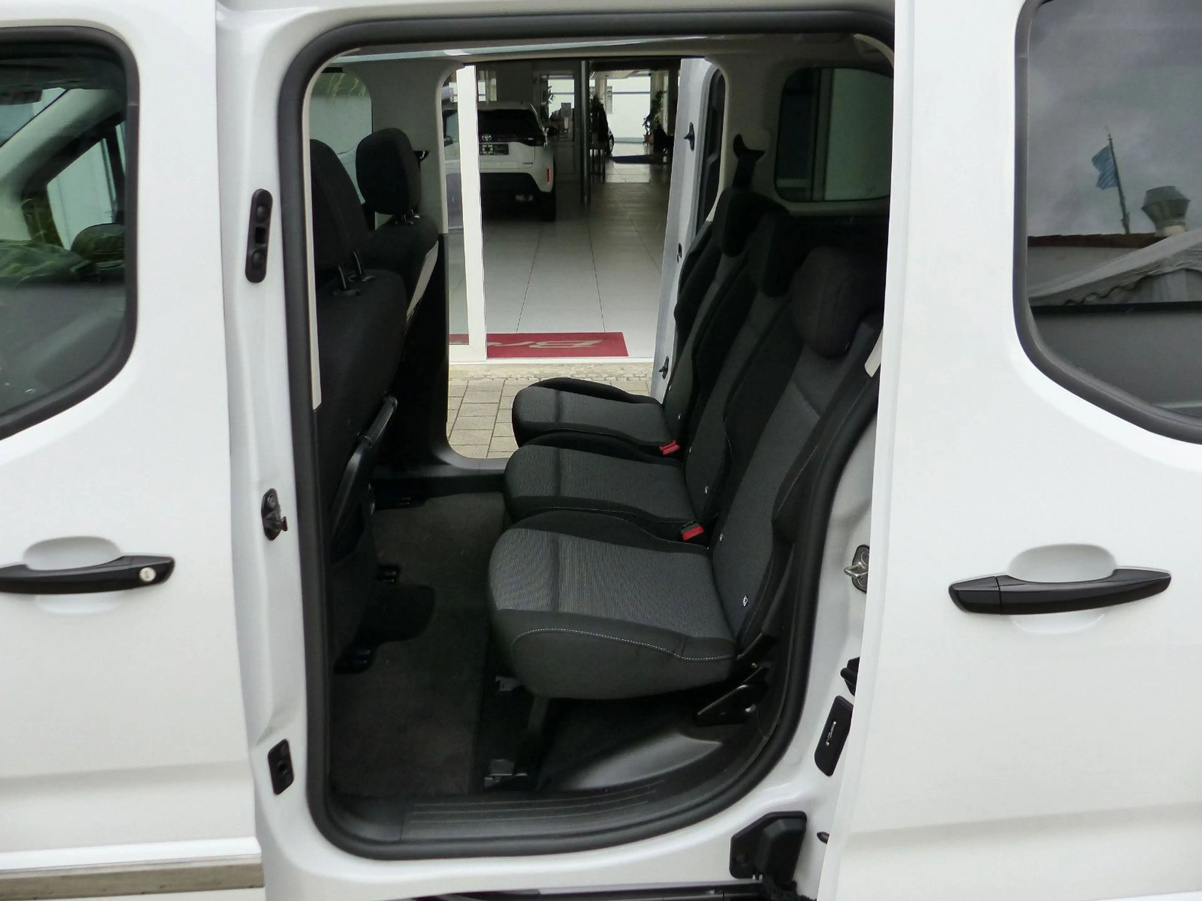 Toyota Proace City Verso 1.5 D Aut. Lounge PANO Navi — photo 11