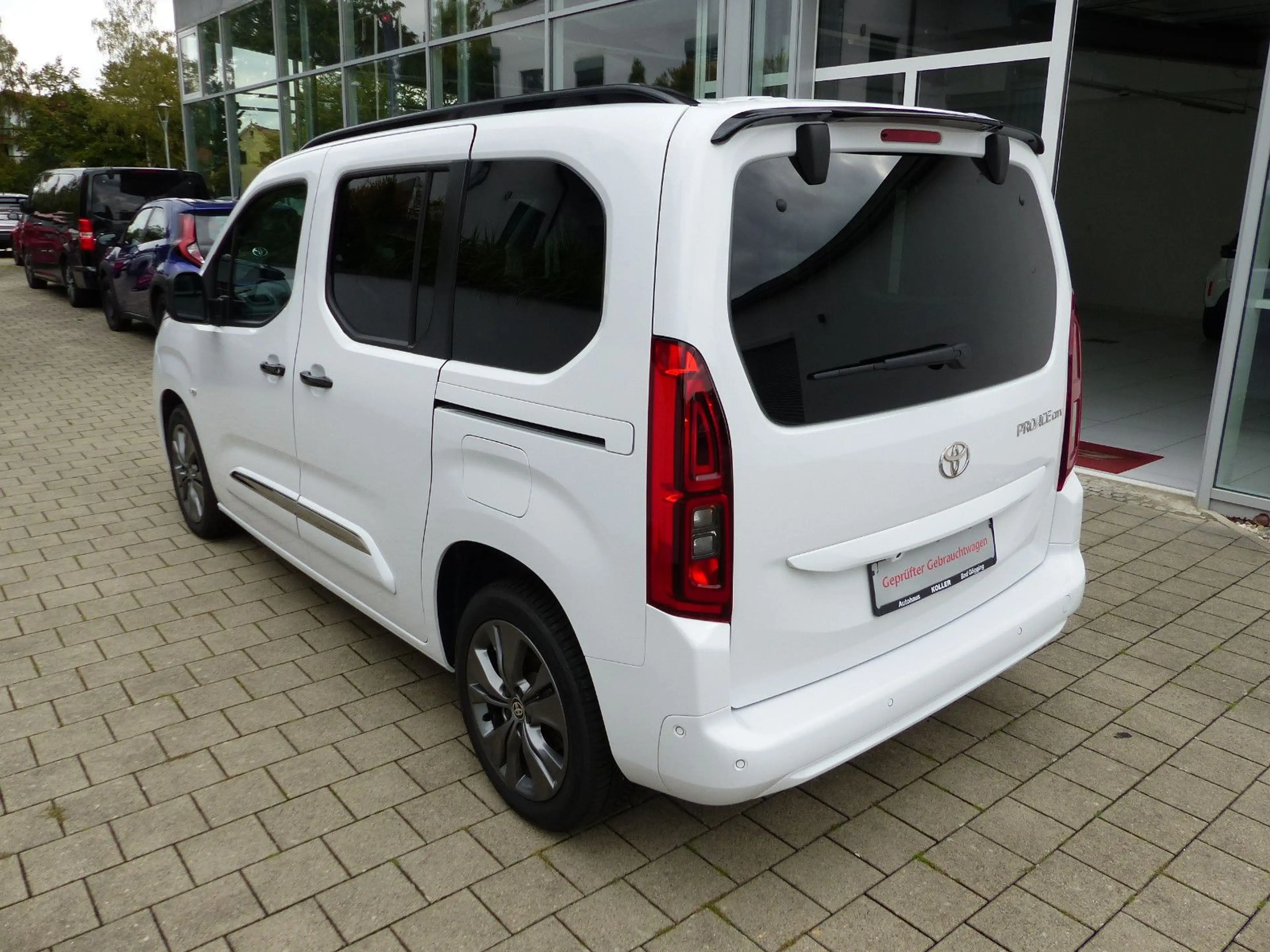 Toyota Proace City Verso 1.5 D Aut. Lounge PANO Navi — photo 2
