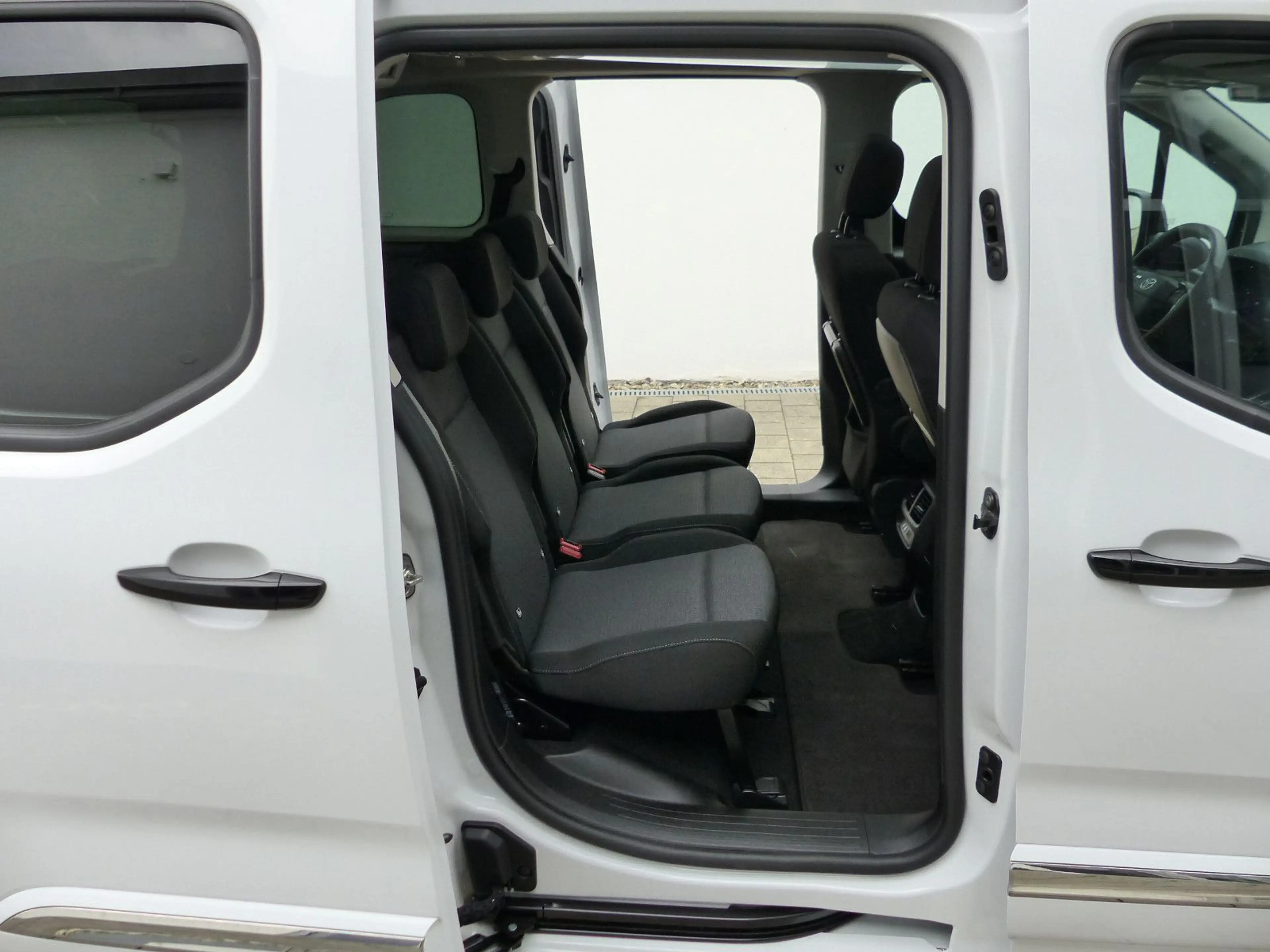 Toyota Proace City Verso 1.5 D Aut. Lounge PANO Navi — photo 7