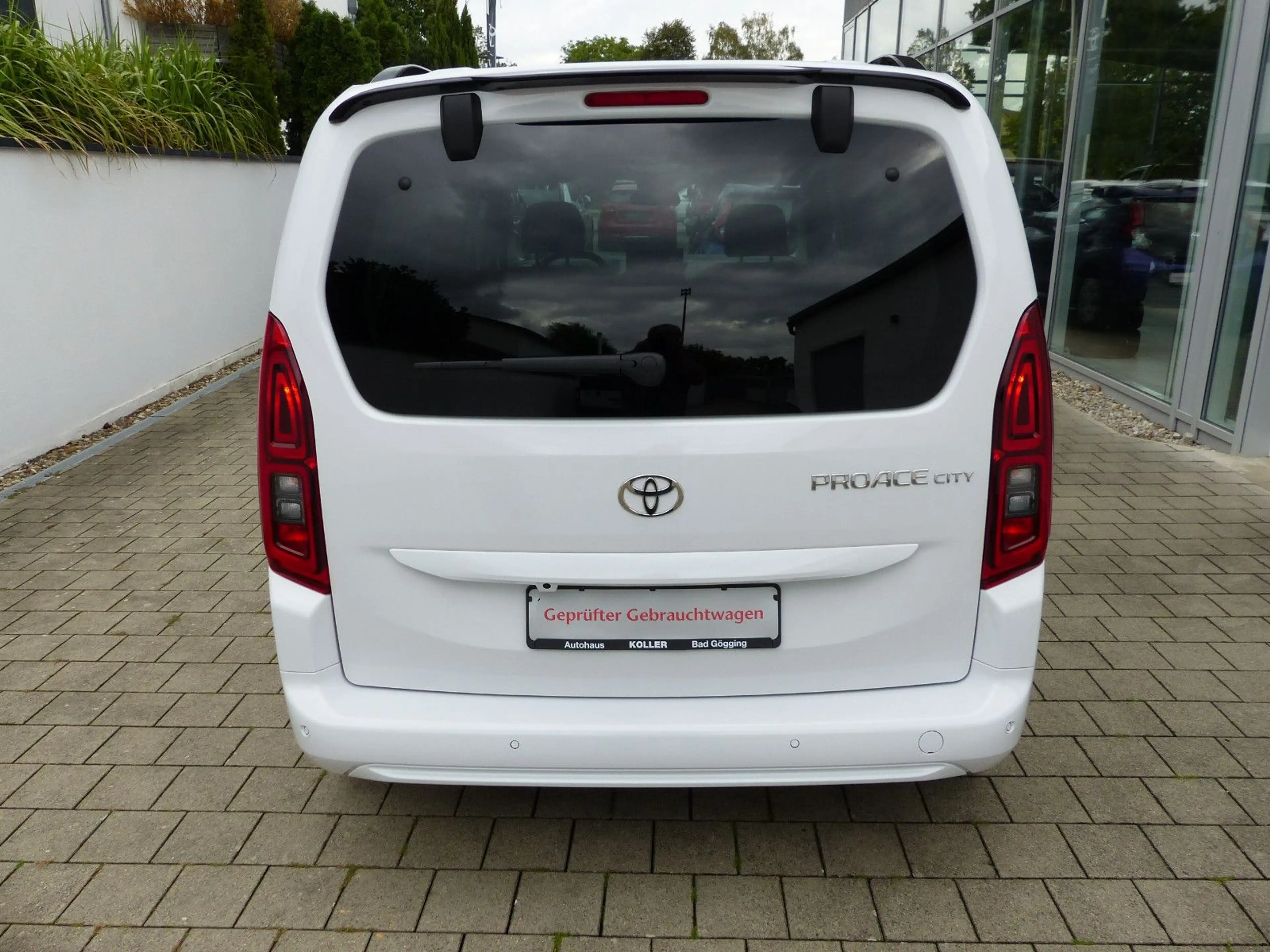 Toyota Proace City Verso 1.5 D Aut. Lounge PANO Navi — photo 4