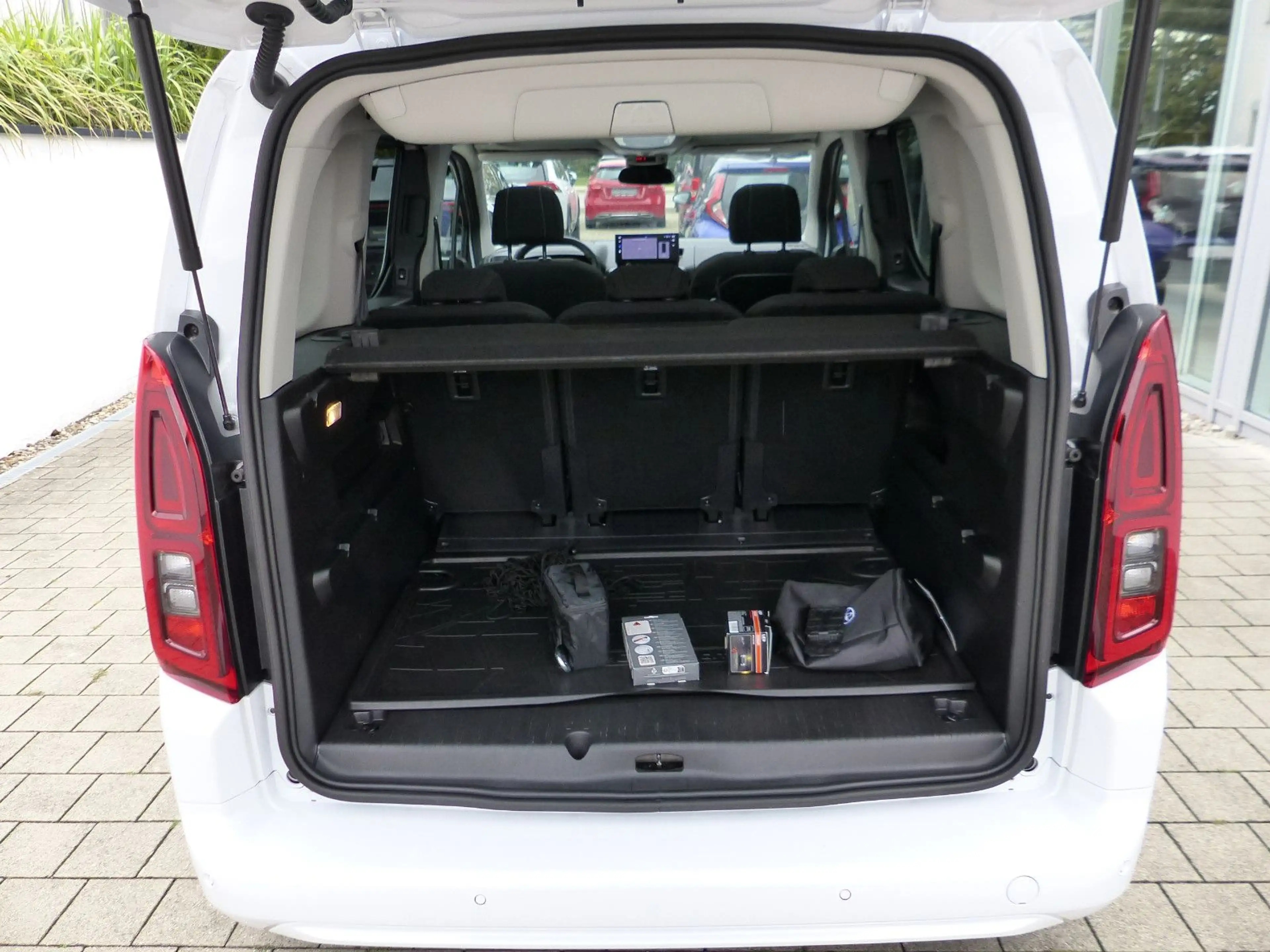 Toyota Proace City Verso 1.5 D Aut. Lounge PANO Navi — photo 10
