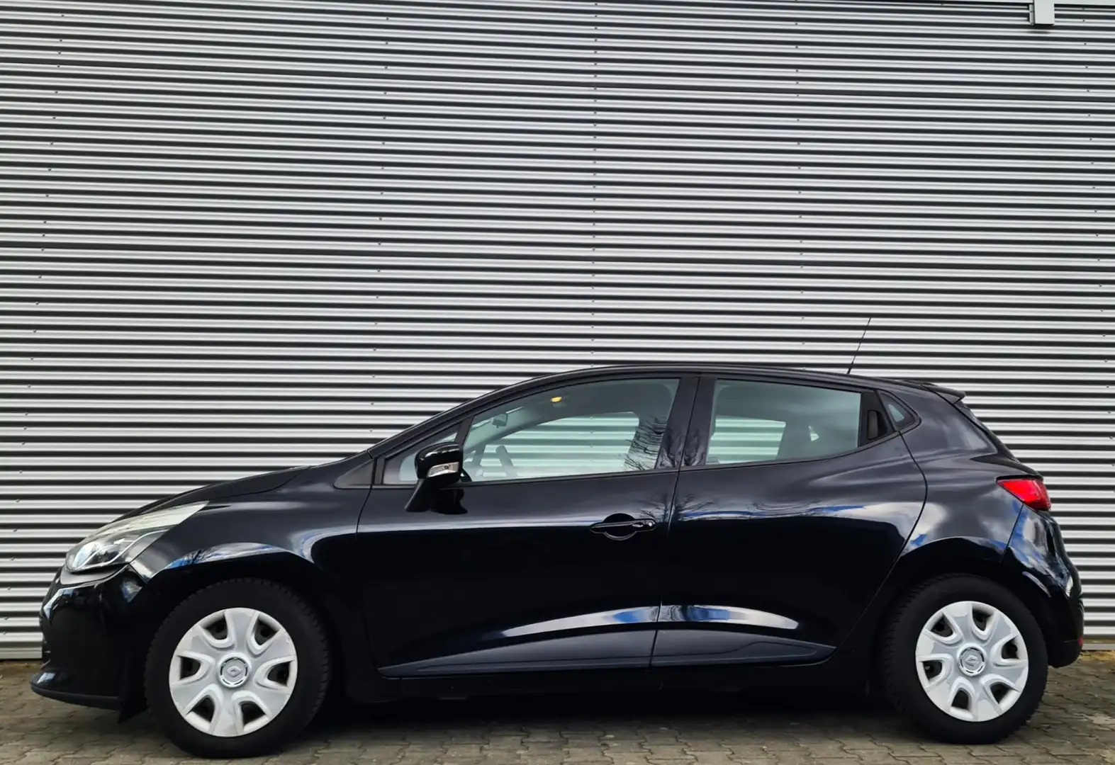 Renault Clio 1.5 dCi ECO Expression 07-2014 Zwart Metallic Nero - 2