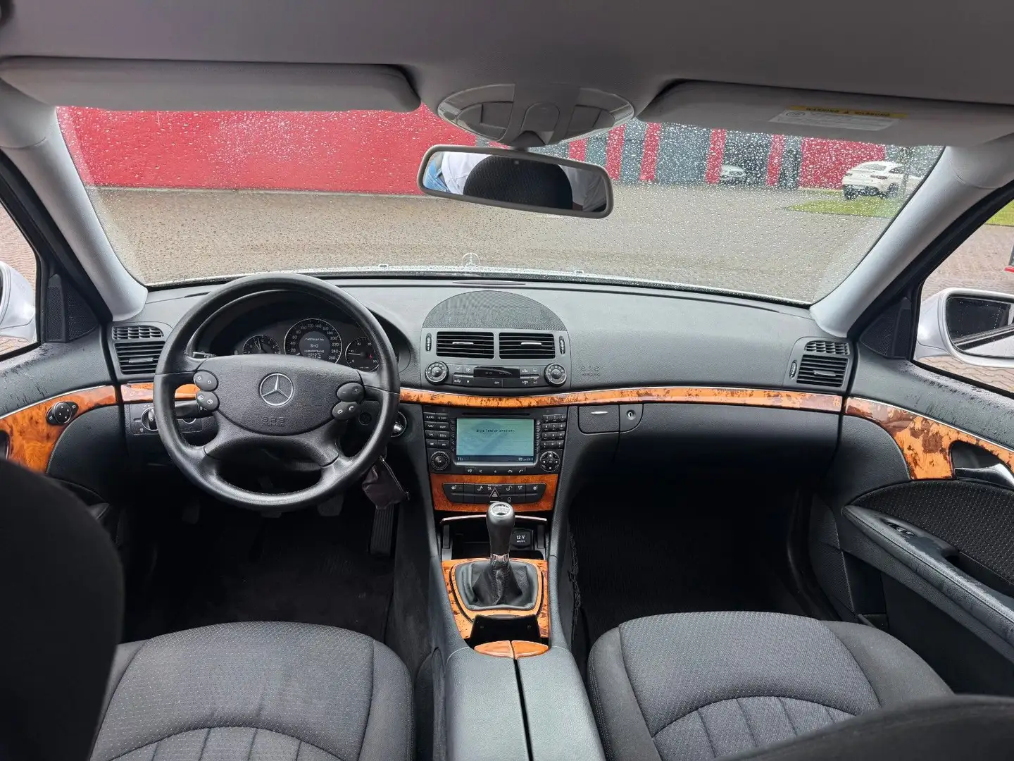 Mercedes-Benz E 220 CDI Lim. Elegance Navi AHK Xenon Comand Silber - 2
