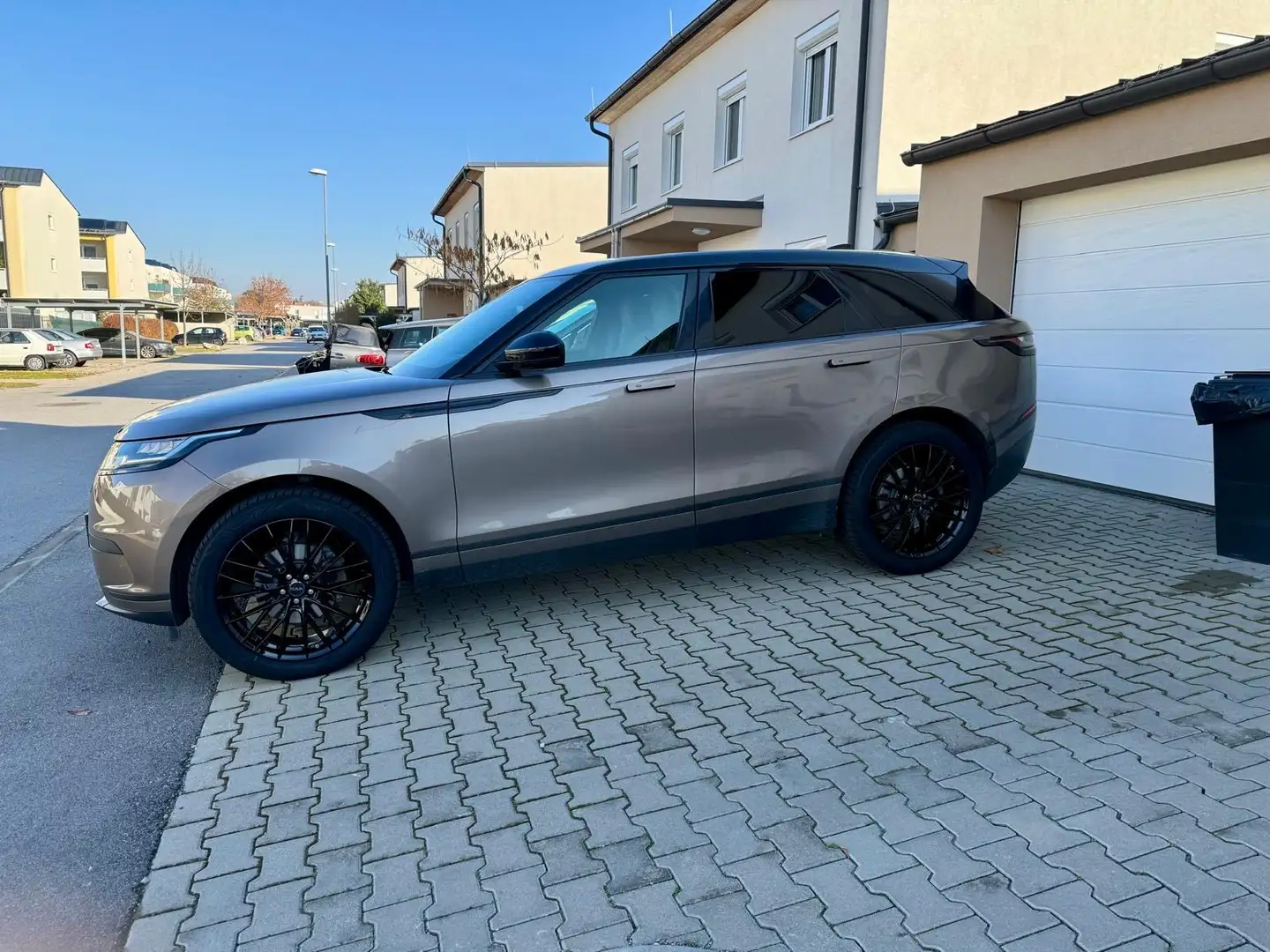 Land Rover Range Rover Velar D180 Allrad R-Dynamic Aut. - 2