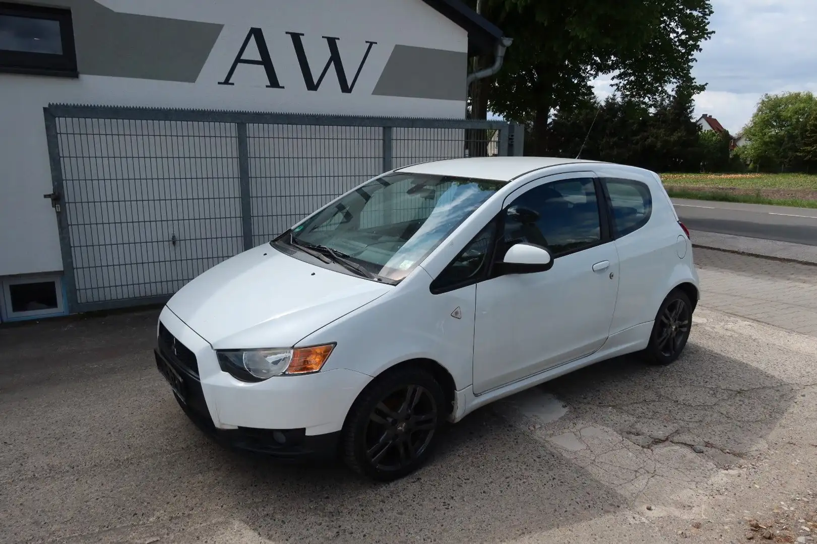 Mitsubishi Colt Lim. 3-trg. Polar|Klima|2.Hand|70 KW| Bílá - 1