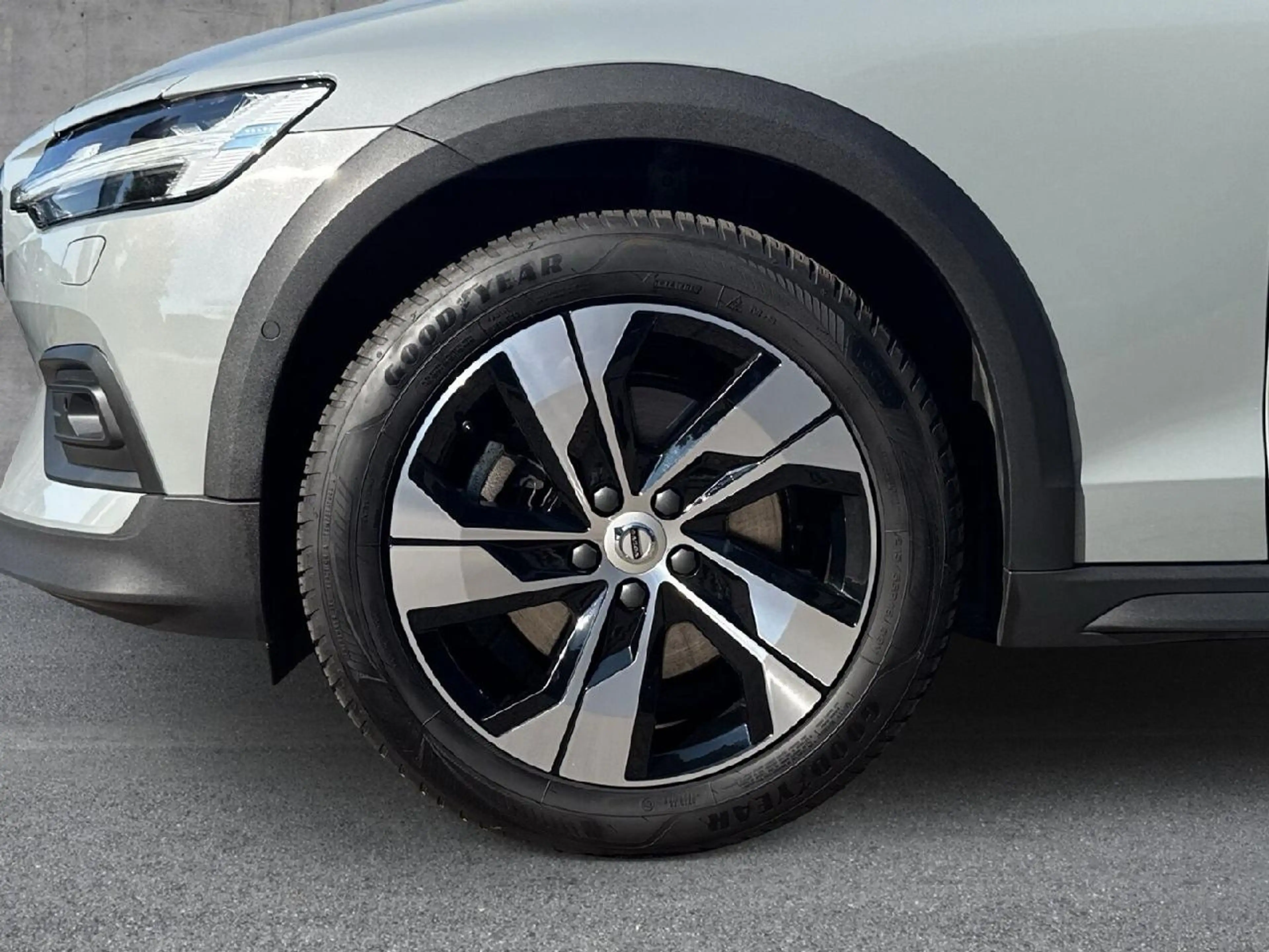 Volvo V60 Cross Country B4 AWD Diesel Plus — photo 6
