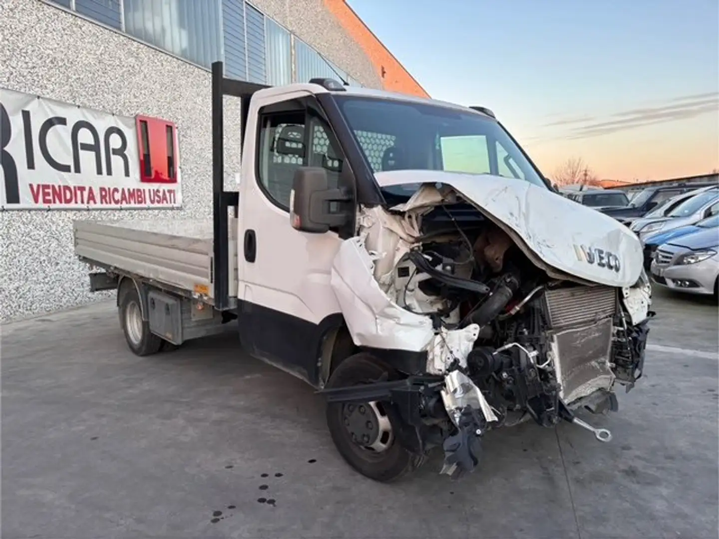 Iveco Daily 35C15 con Cassone Weiß - 1