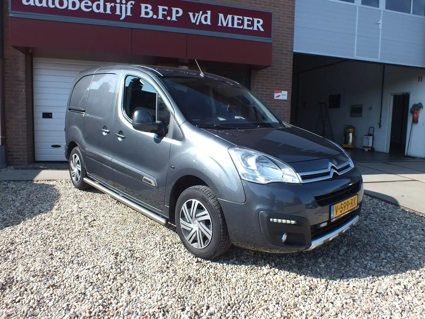Citroen Berlingo 1.6 BlueHDI 75 Bus 3-zit Grau - 1