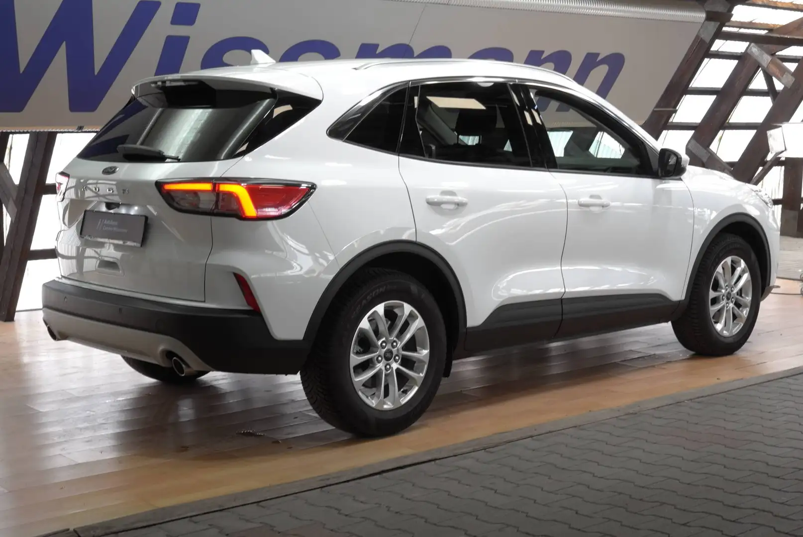 Ford Kuga Titanium Winterpaket, Allwetterreifen Wit - 2