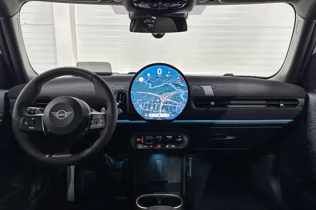 Mini Hatch view 11