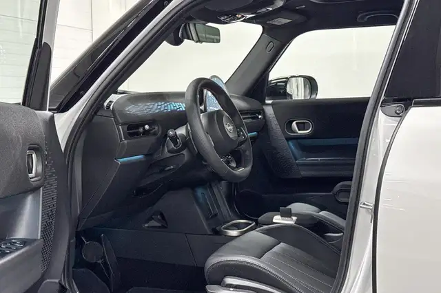 Mini Hatch view 8