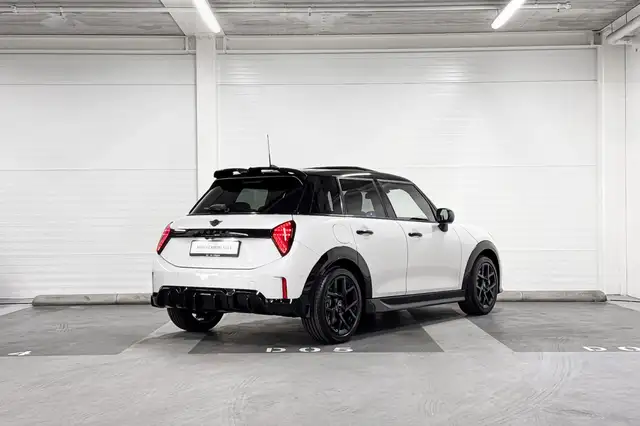 Mini Hatch view 6