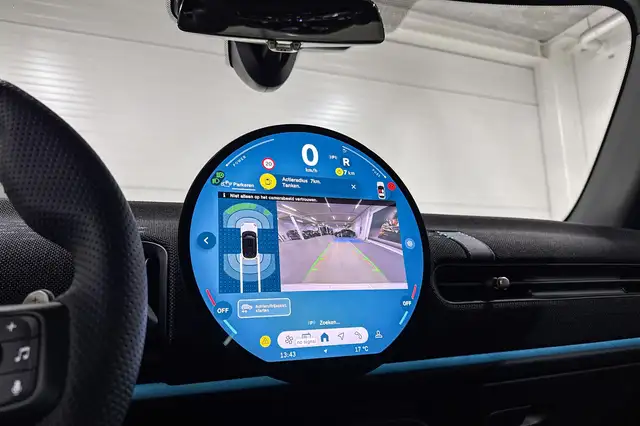 Mini Hatch view 13