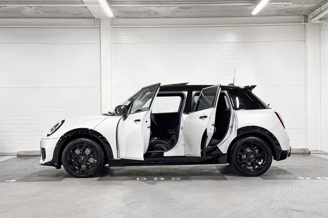 Mini Hatch view 3