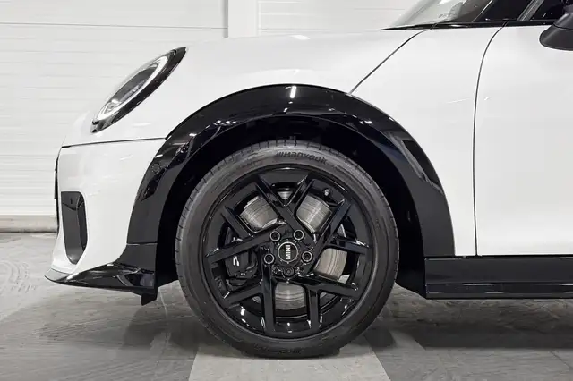 Mini Hatch view 4