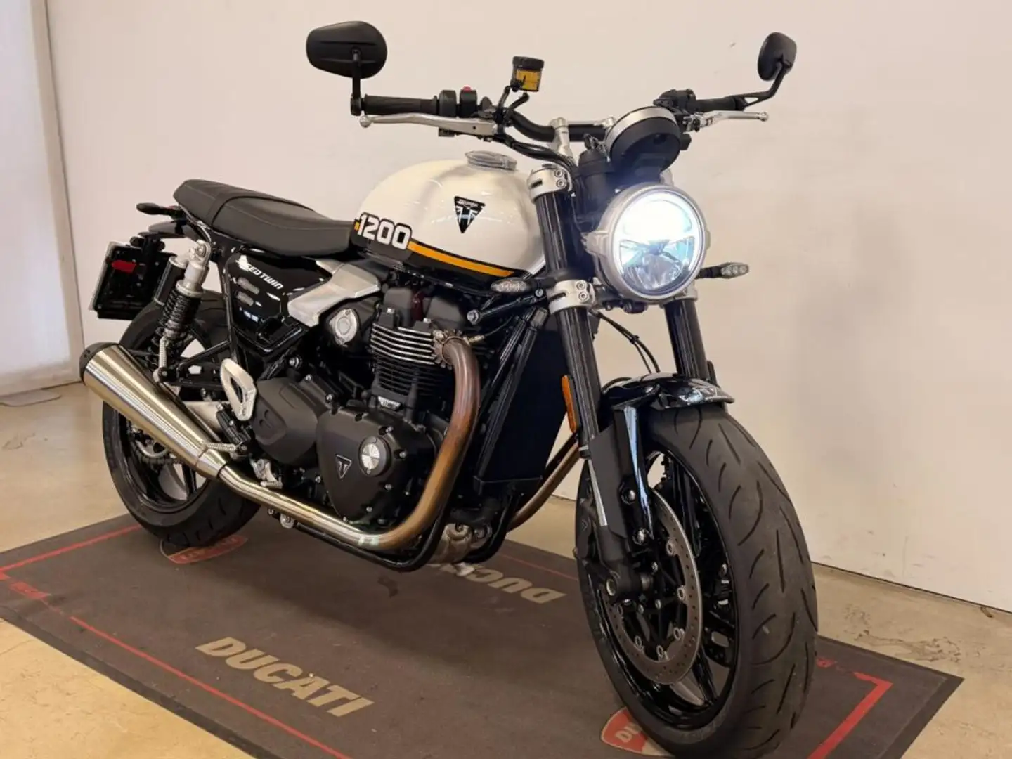 Triumph Speed Twin 1200 Bianco - 2