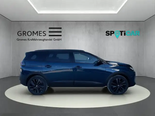 Peugeot 5008 view 2