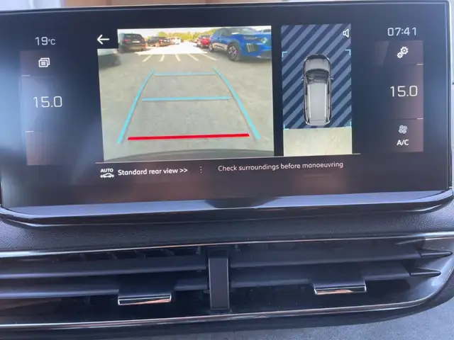 Peugeot 5008 view 17