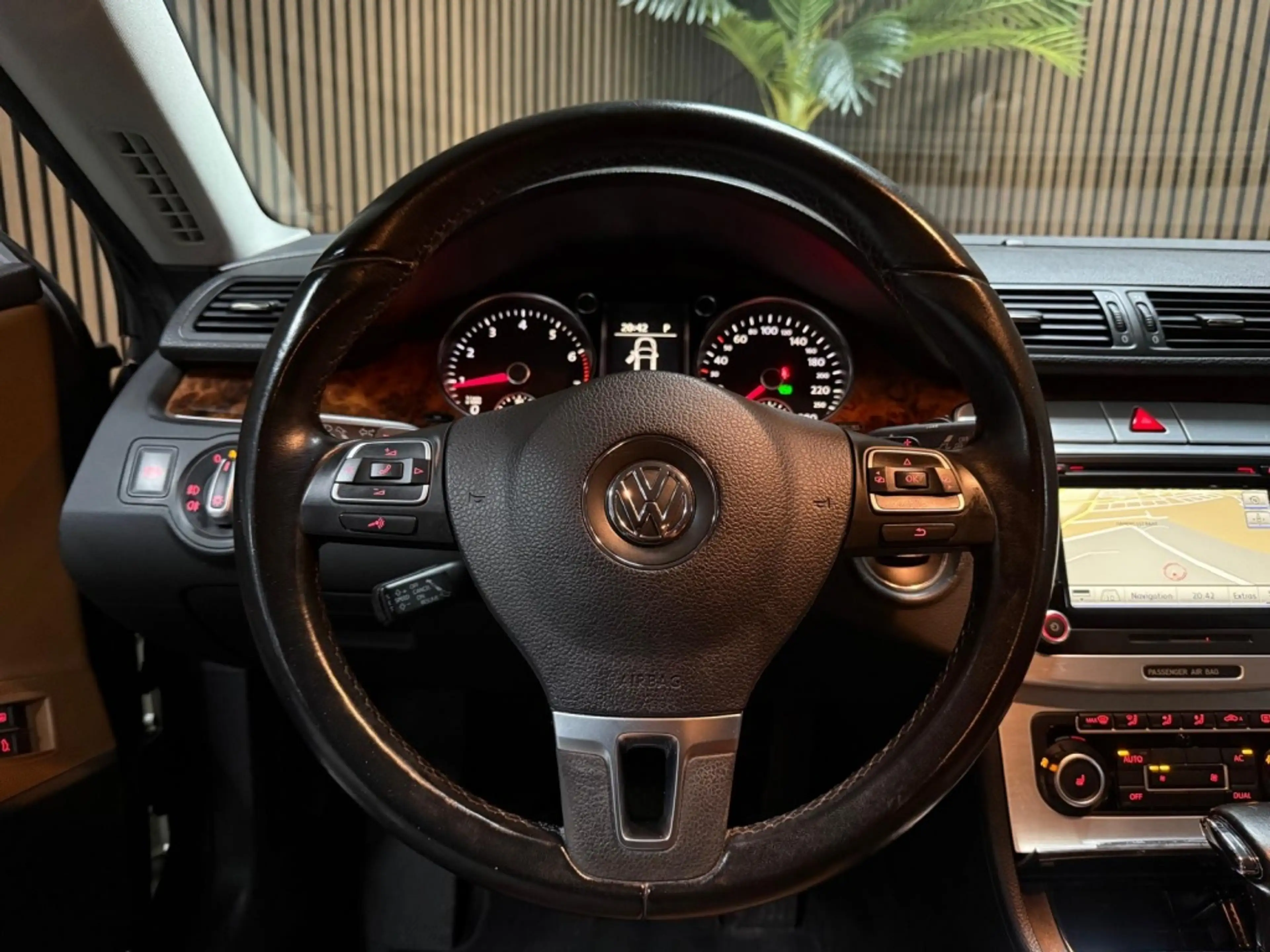 Volkswagen Passat CC 1.8 TSI 4p. — photo 13