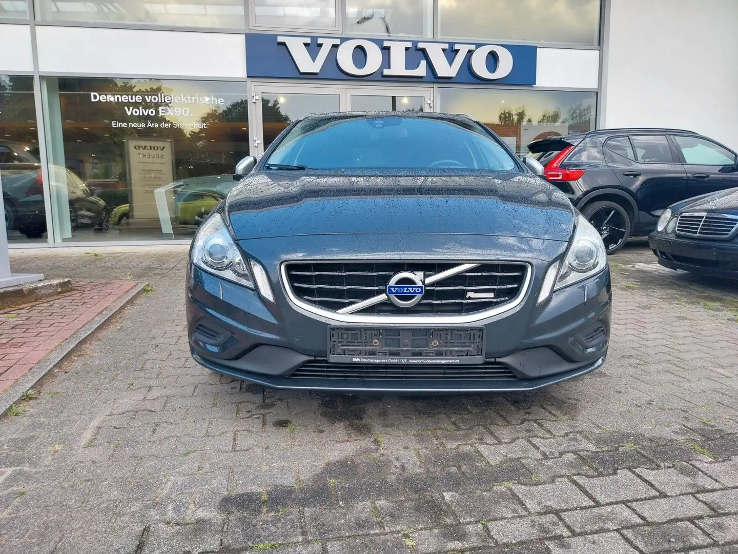 Volvo V60 Kombi R-Design Grau - 2