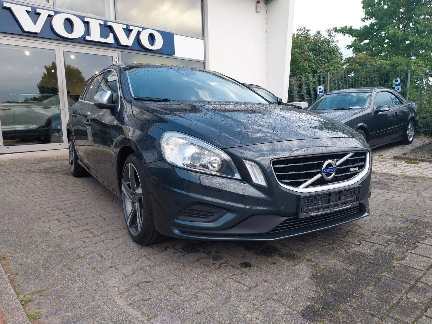 Volvo V60 Kombi R-Design Grau - 1