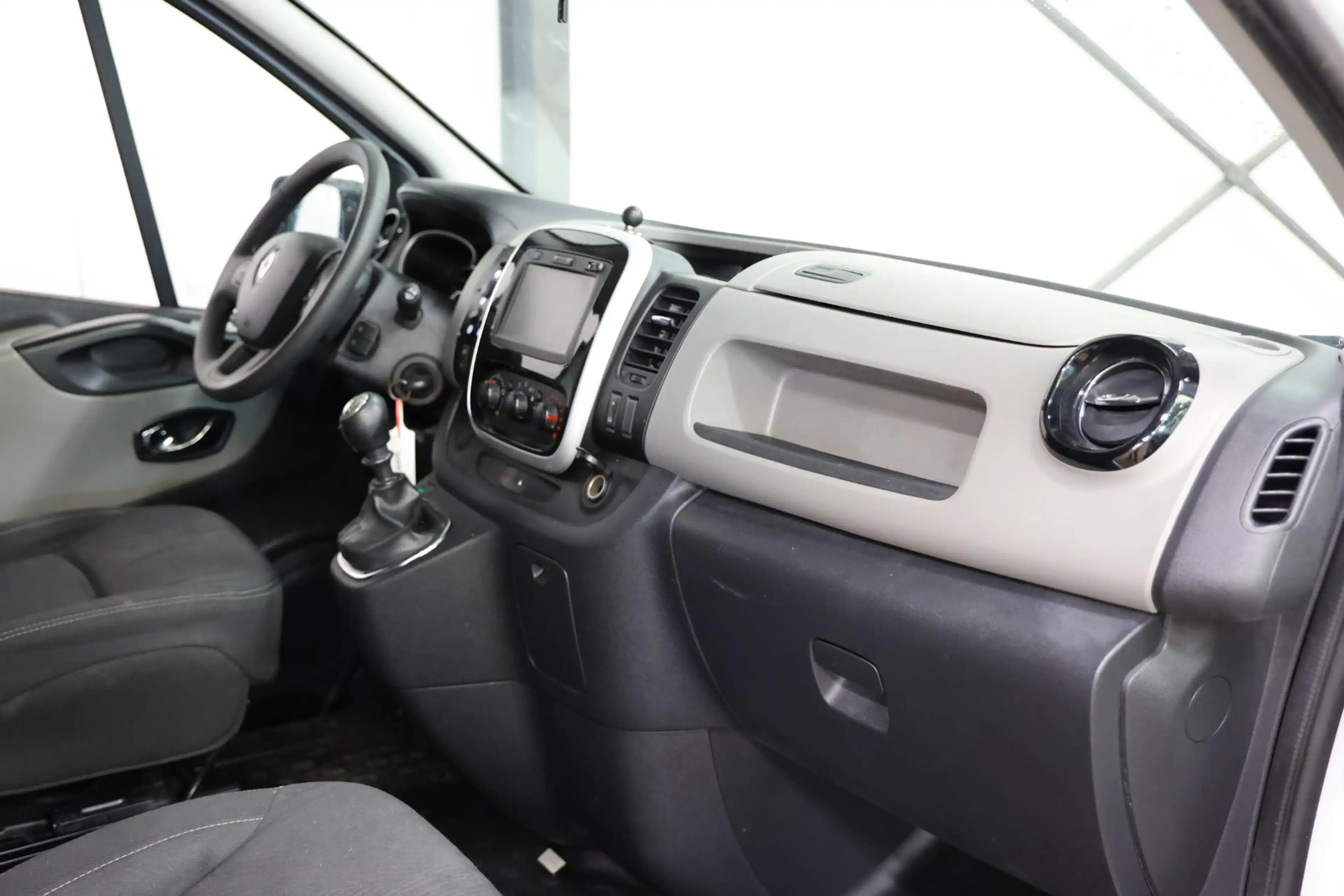 Renault Trafic AMBULANCE VSAV Rettungswagen Krankenwagen — photo 11