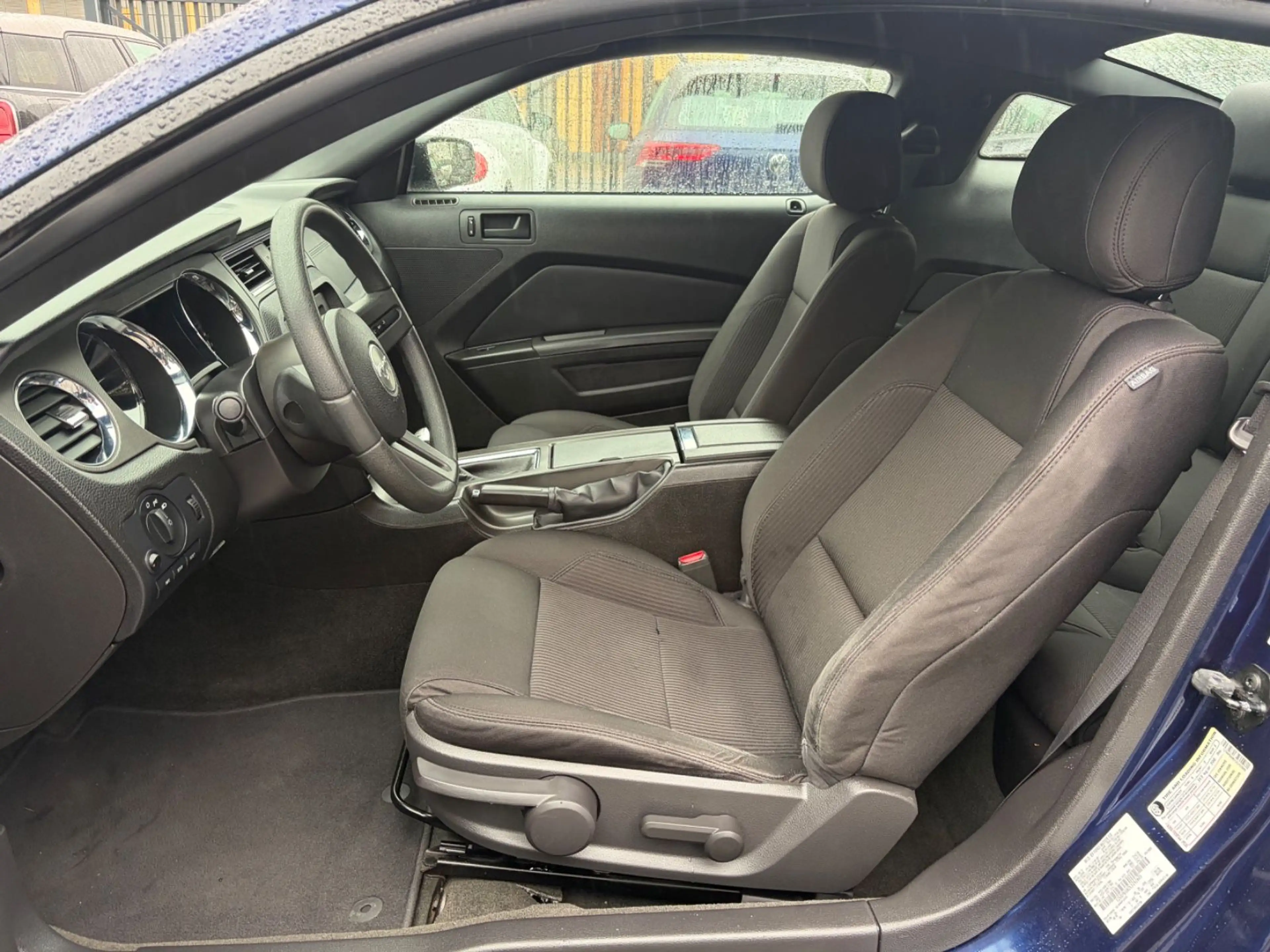 Ford Mustang 3.7 — photo 10