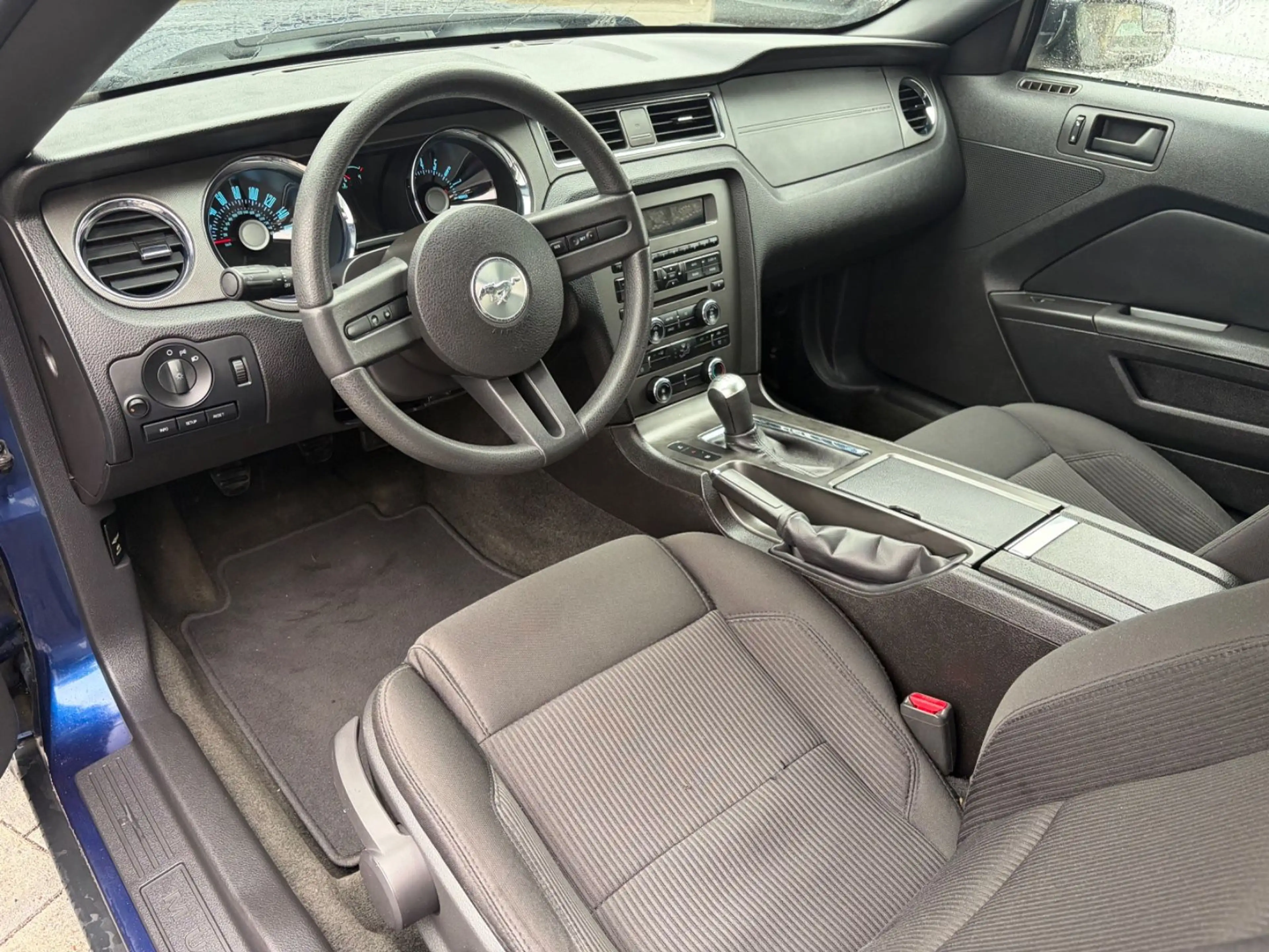 Ford Mustang 3.7 — photo 9