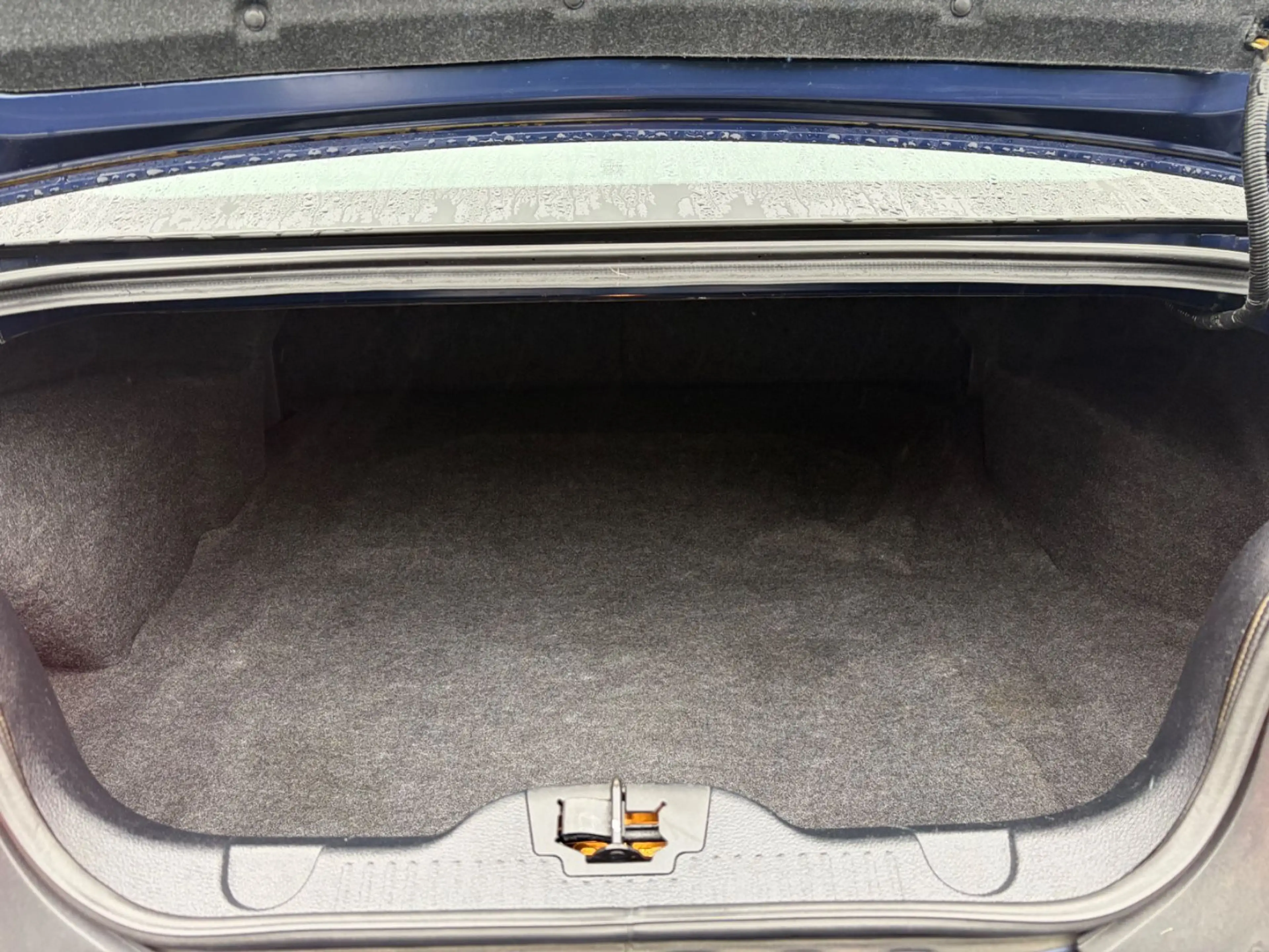 Ford Mustang 3.7 — photo 14