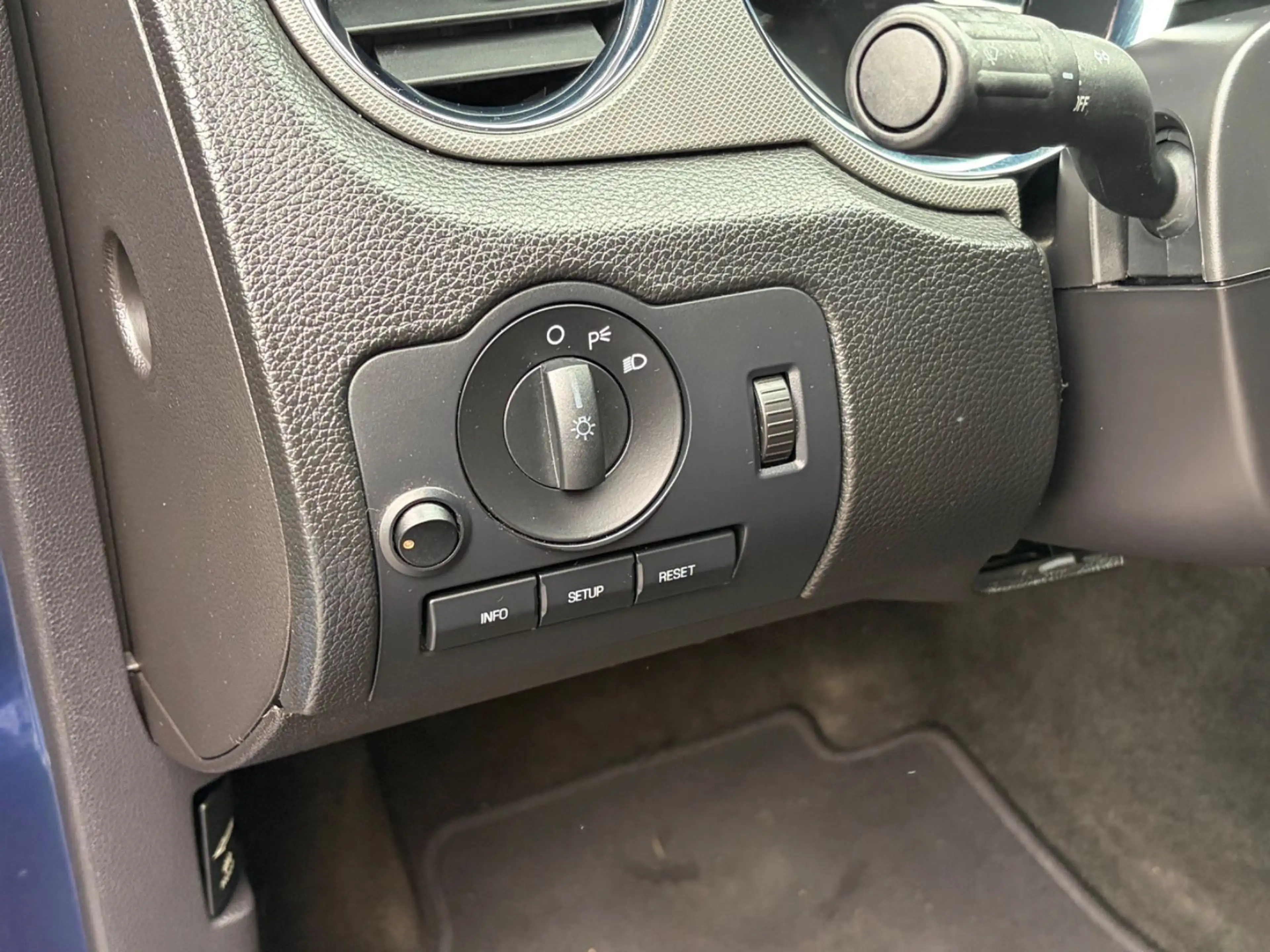 Ford Mustang 3.7 — photo 12