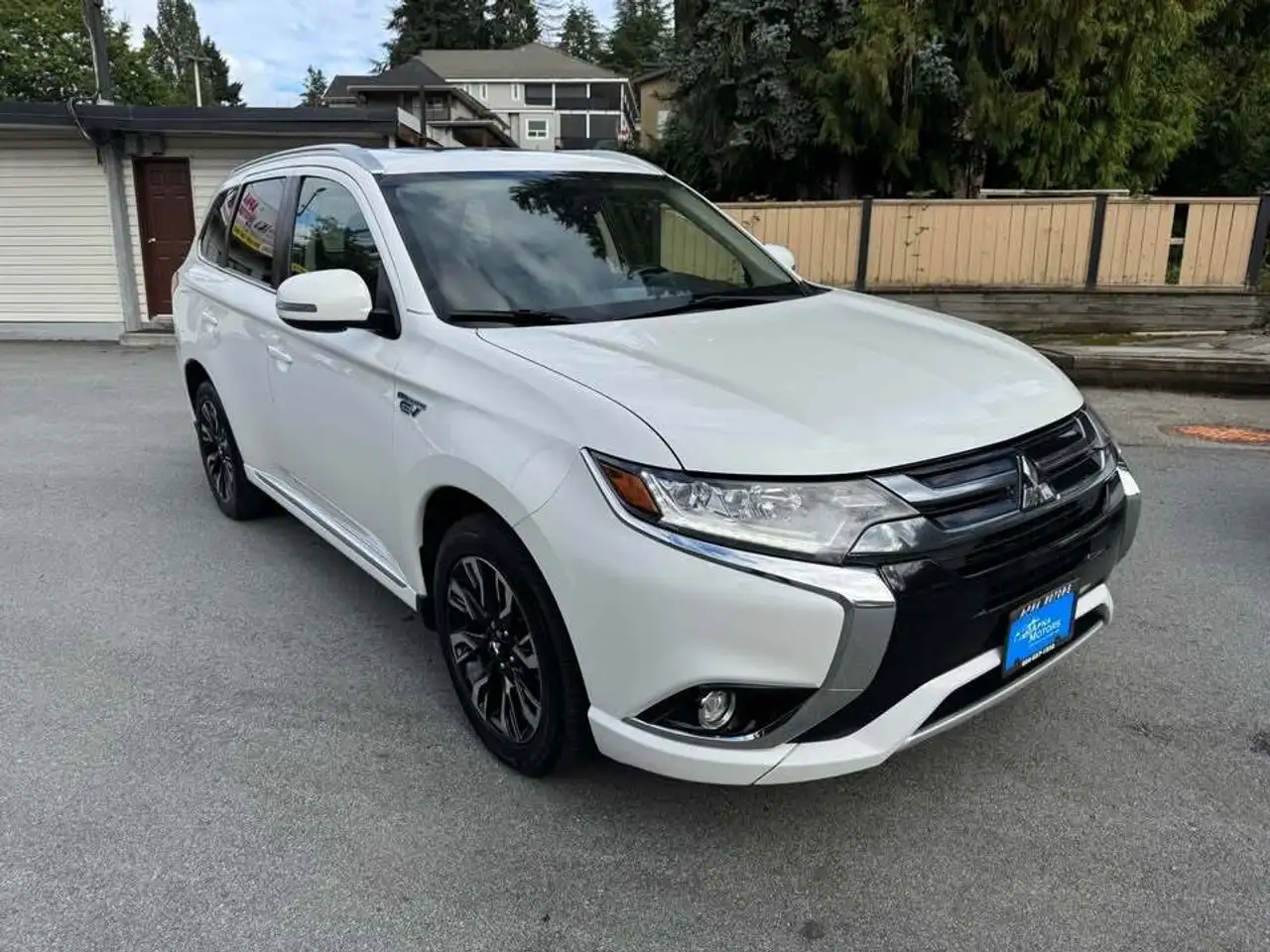 Mitsubishi Outlander снимка Mitsubishi Outlander