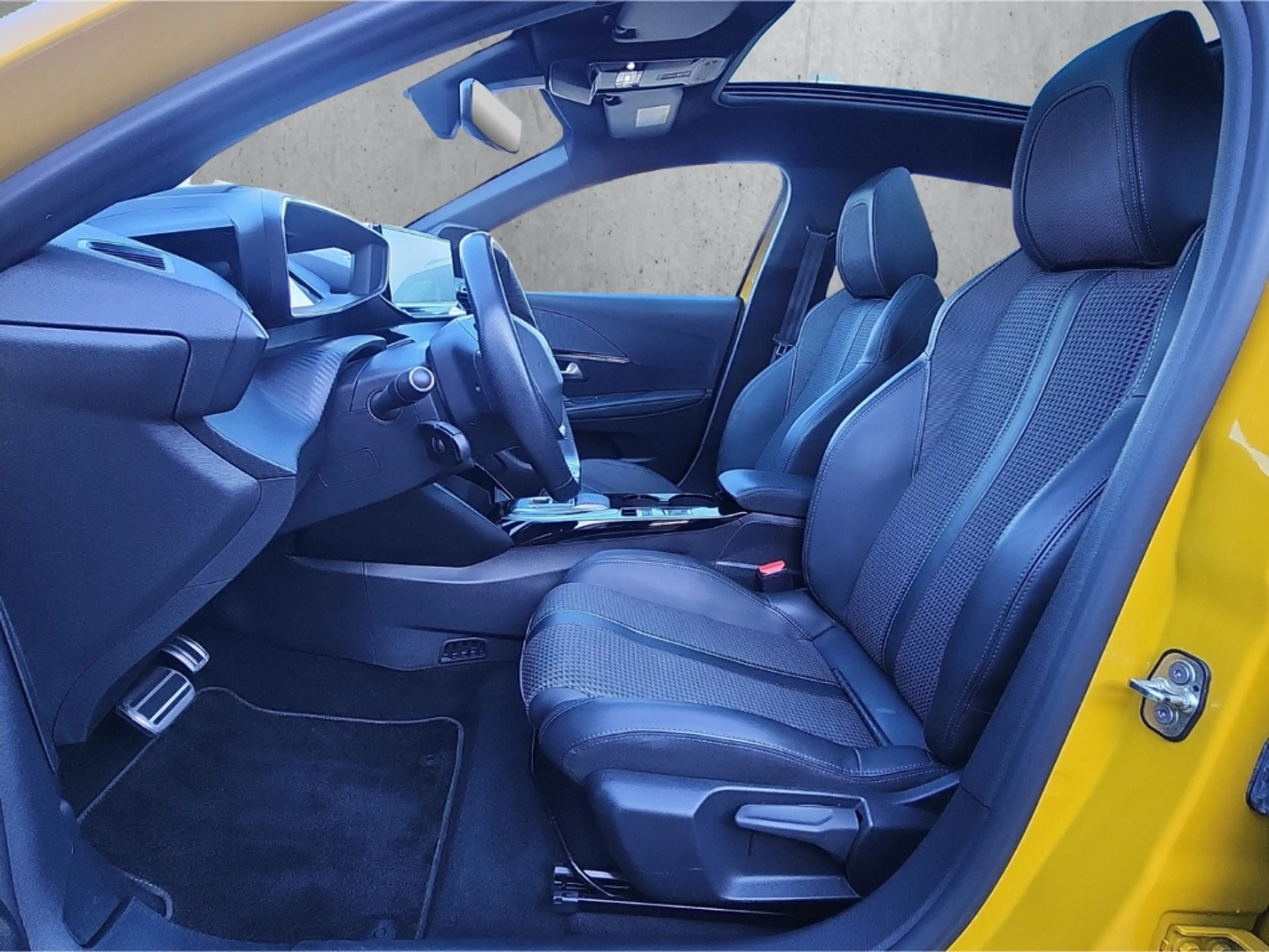 Peugeot 208 e- GT136 Panorama Navi Digitales Cockpit LED ACC A — photo 9