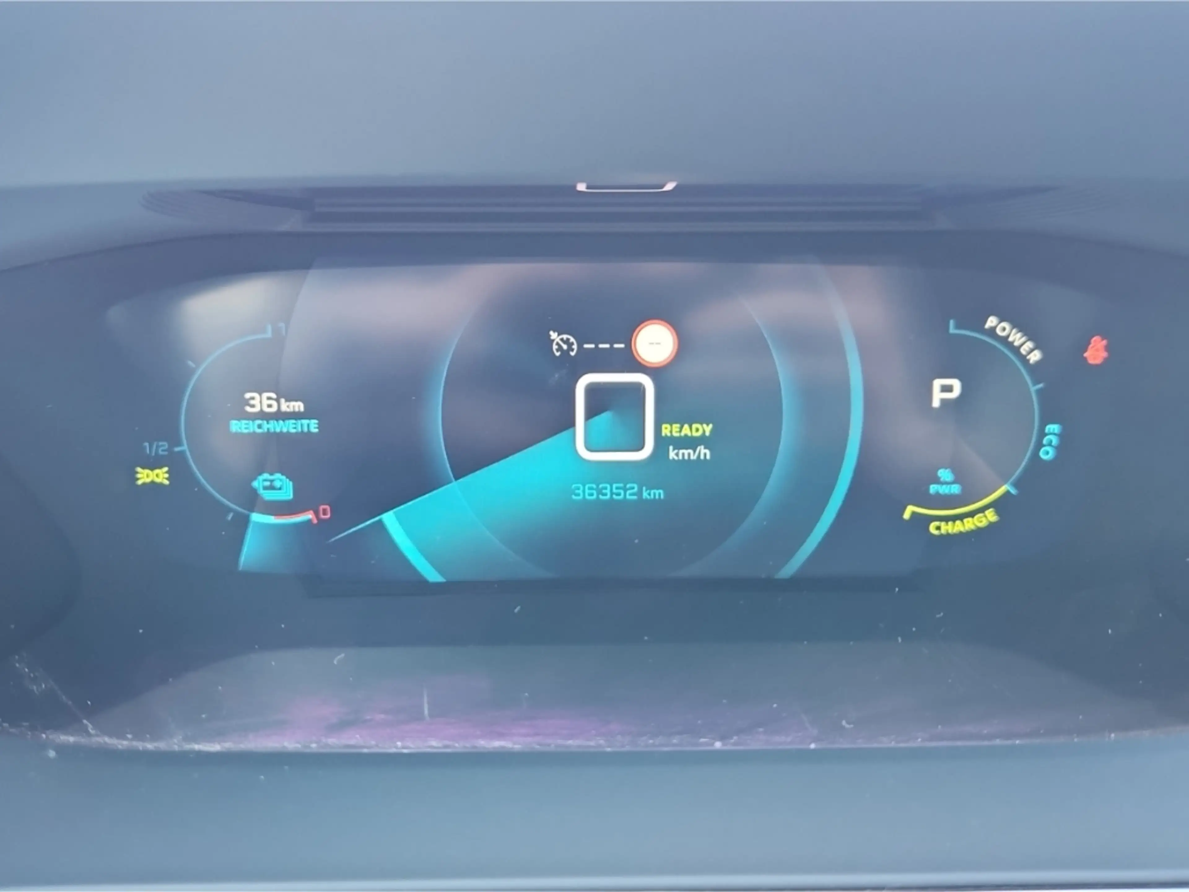 Peugeot 208 e- GT136 Panorama Navi Digitales Cockpit LED ACC A — photo 15
