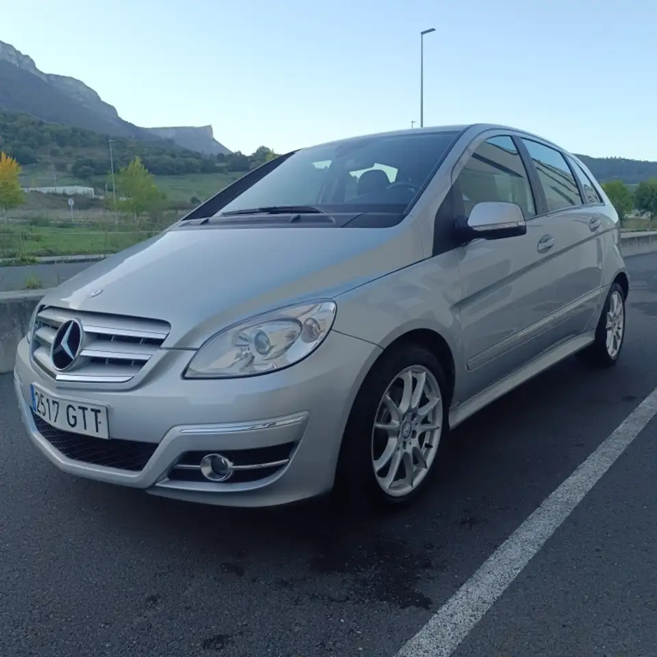 Mercedes-Benz B 180