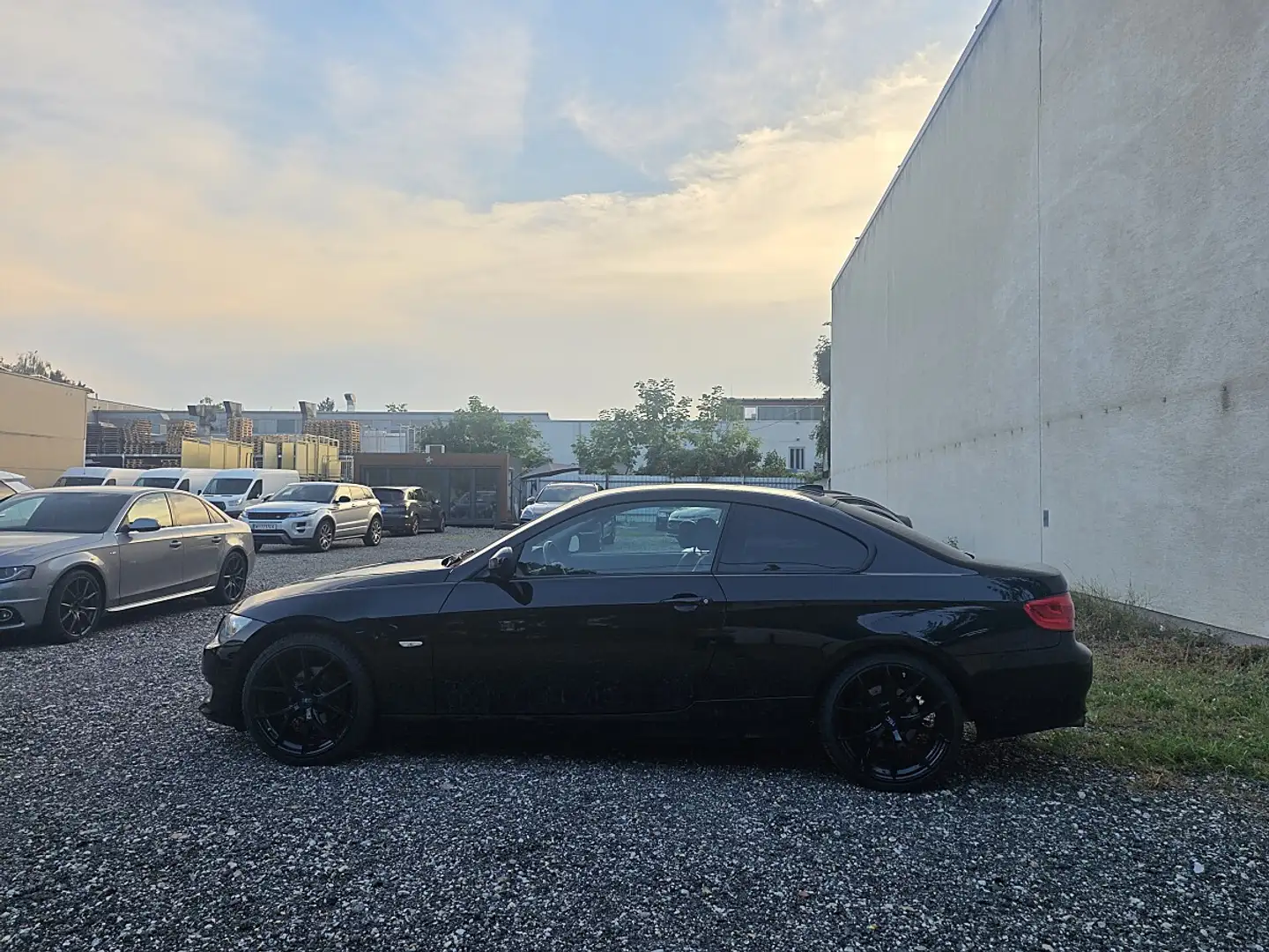 BMW 320 i Coupé Schwarz - 2
